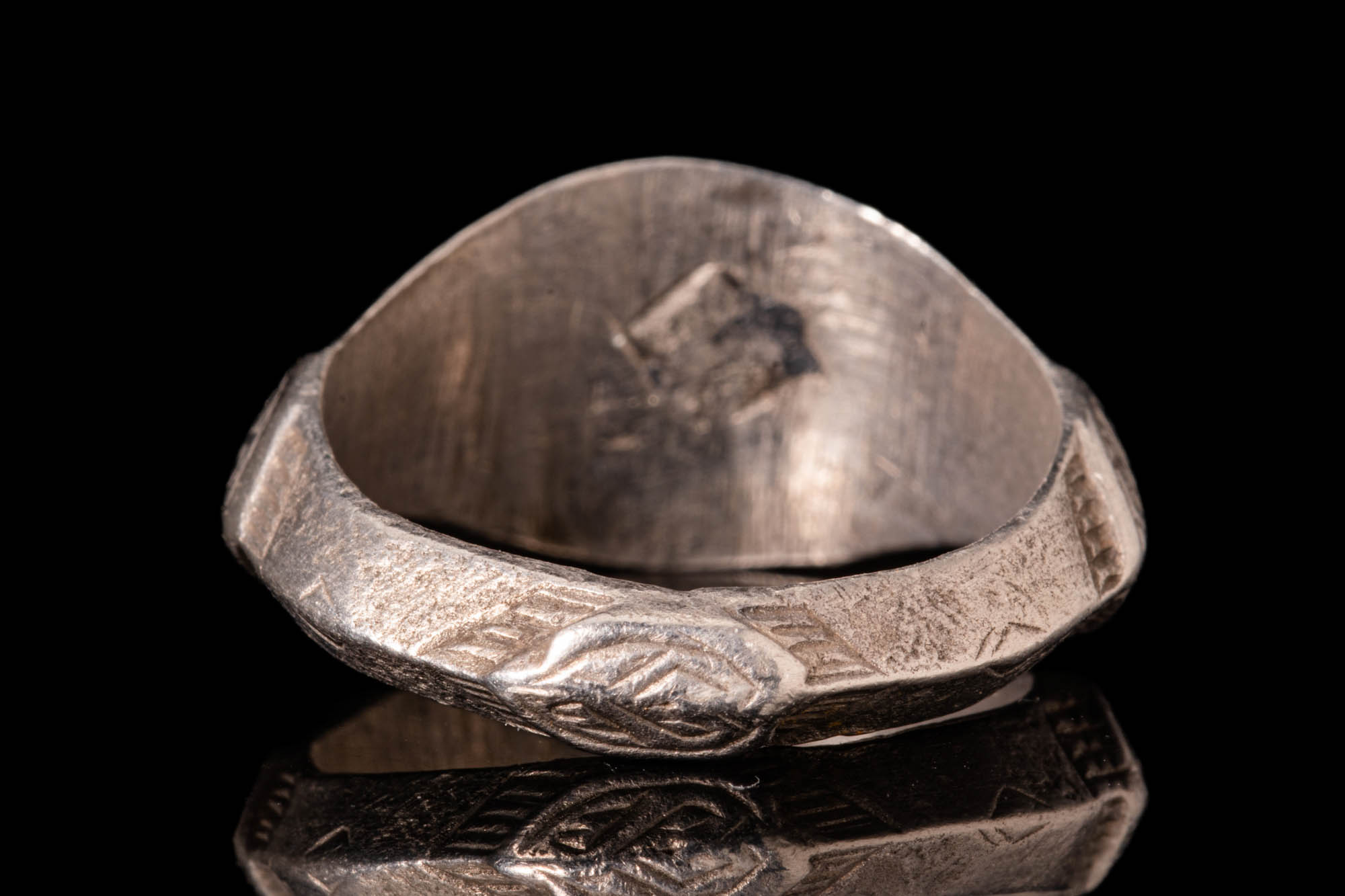 MEDIEVAL SELJUK SILVER FINGER RING WITH INSCRIPTION - Image 4 of 4