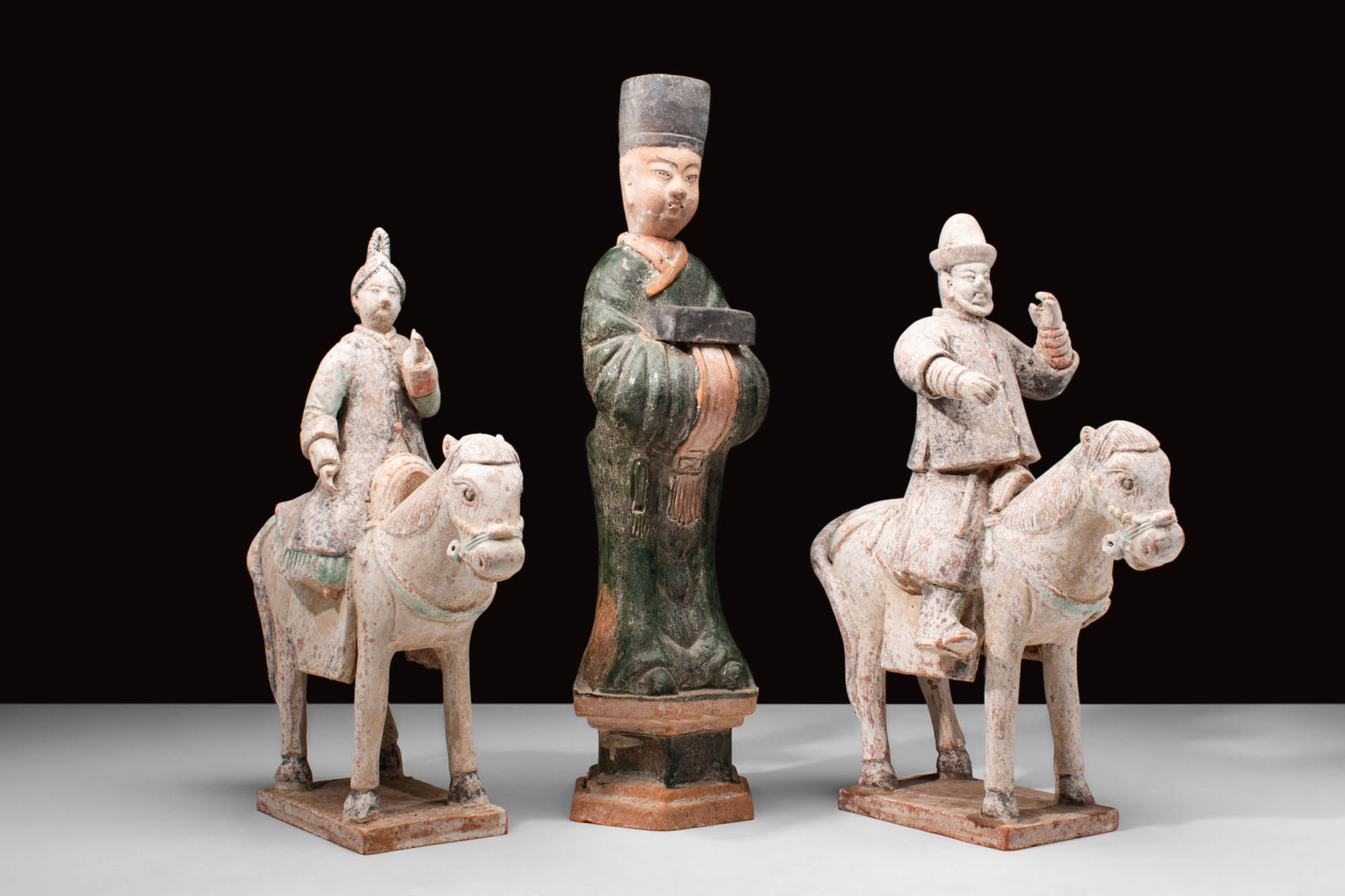 COLLECTION OF THREE CHINESE MING TERRACOTTA STATUETTES - Image 5 of 6