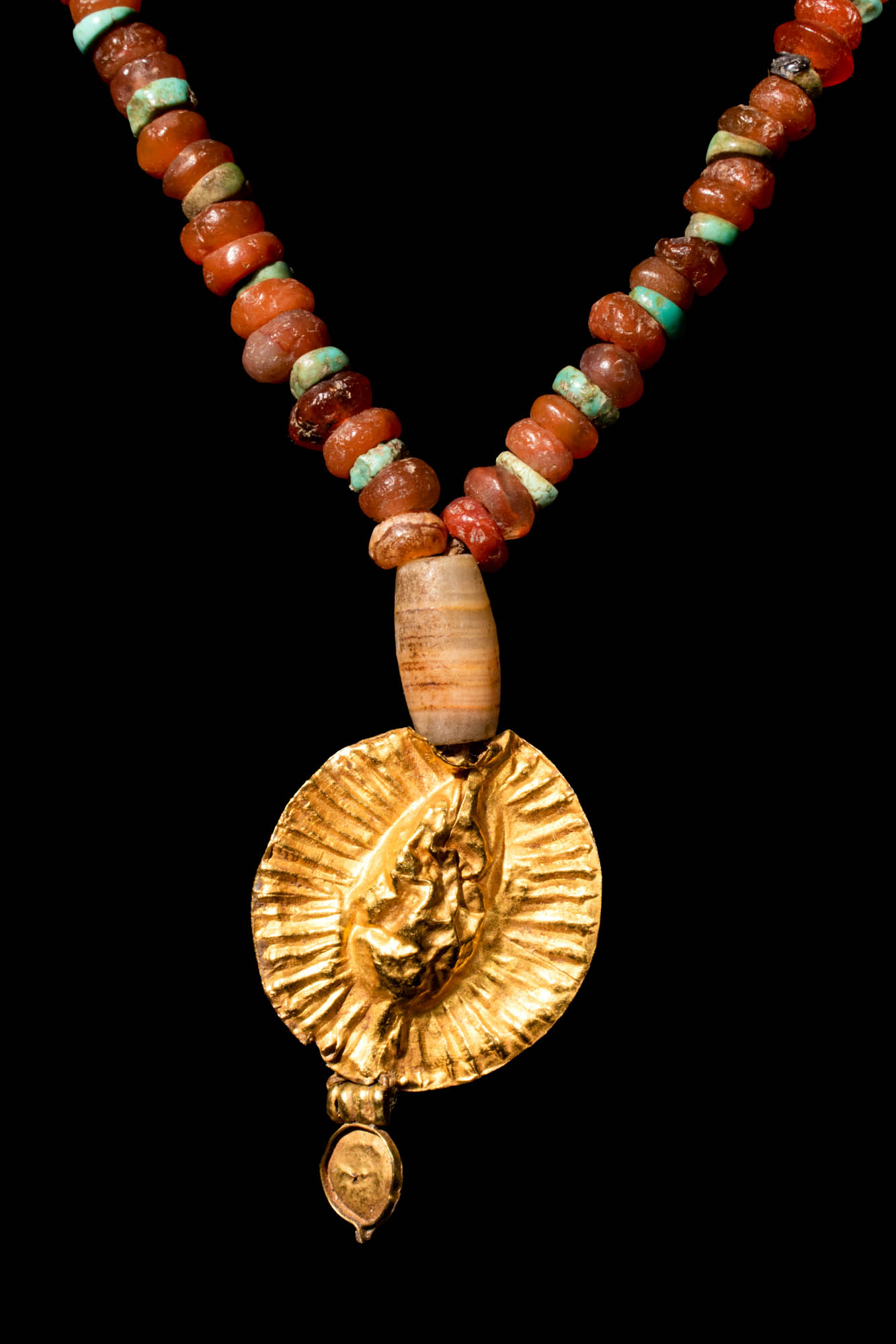 PTOLEMAIC PERIOD CARNELIAN NECKLACE WITH GOLD PENDANT - Image 6 of 8