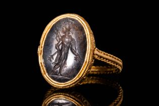 ROMAN SMOKY QUARTZ INTAGLIO DEPICTING MARS IN GOLD RING