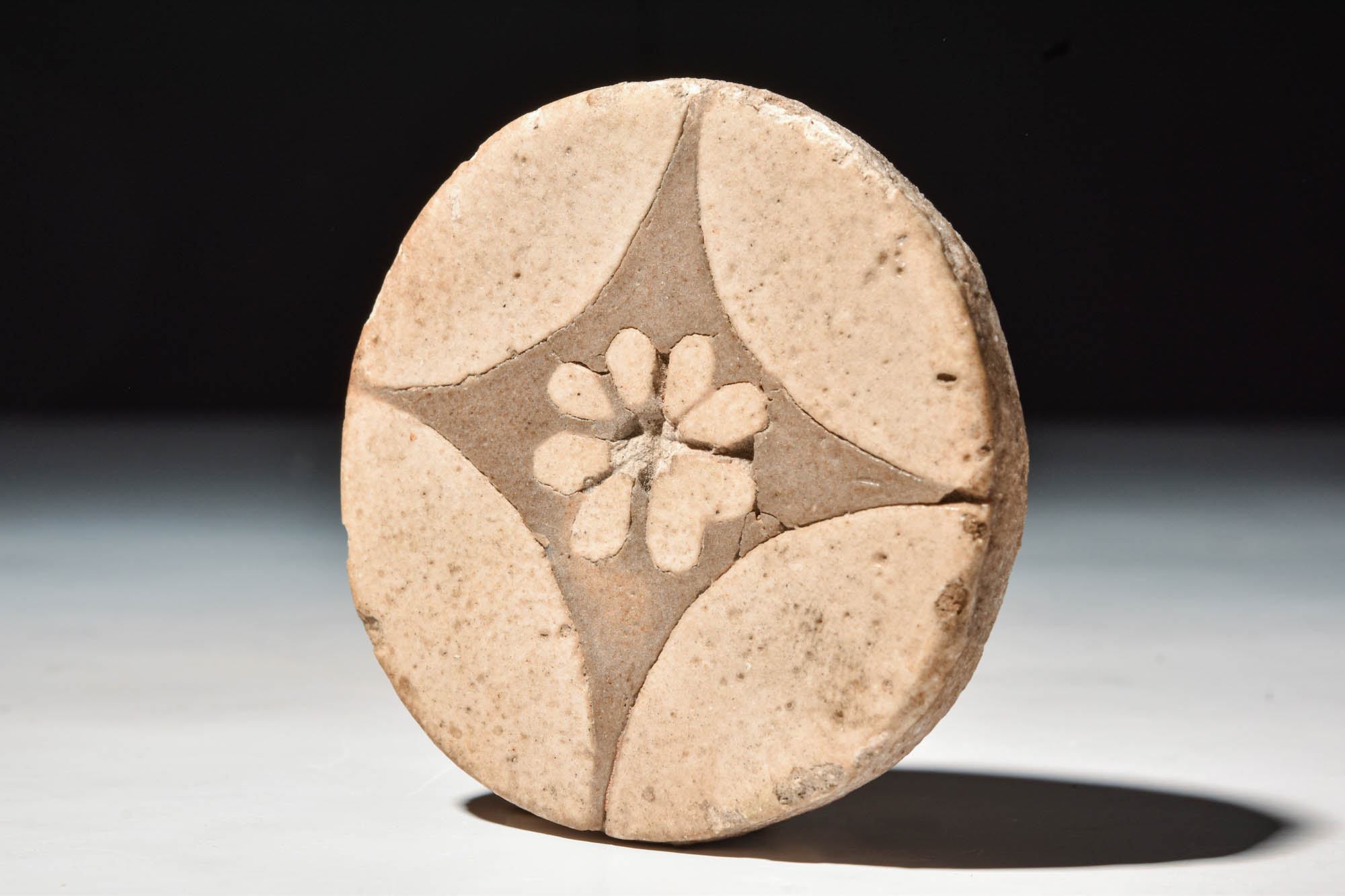 EGYPTIAN NEW KINGDOM FAIENCE ROSETTE INLAY - Image 2 of 3