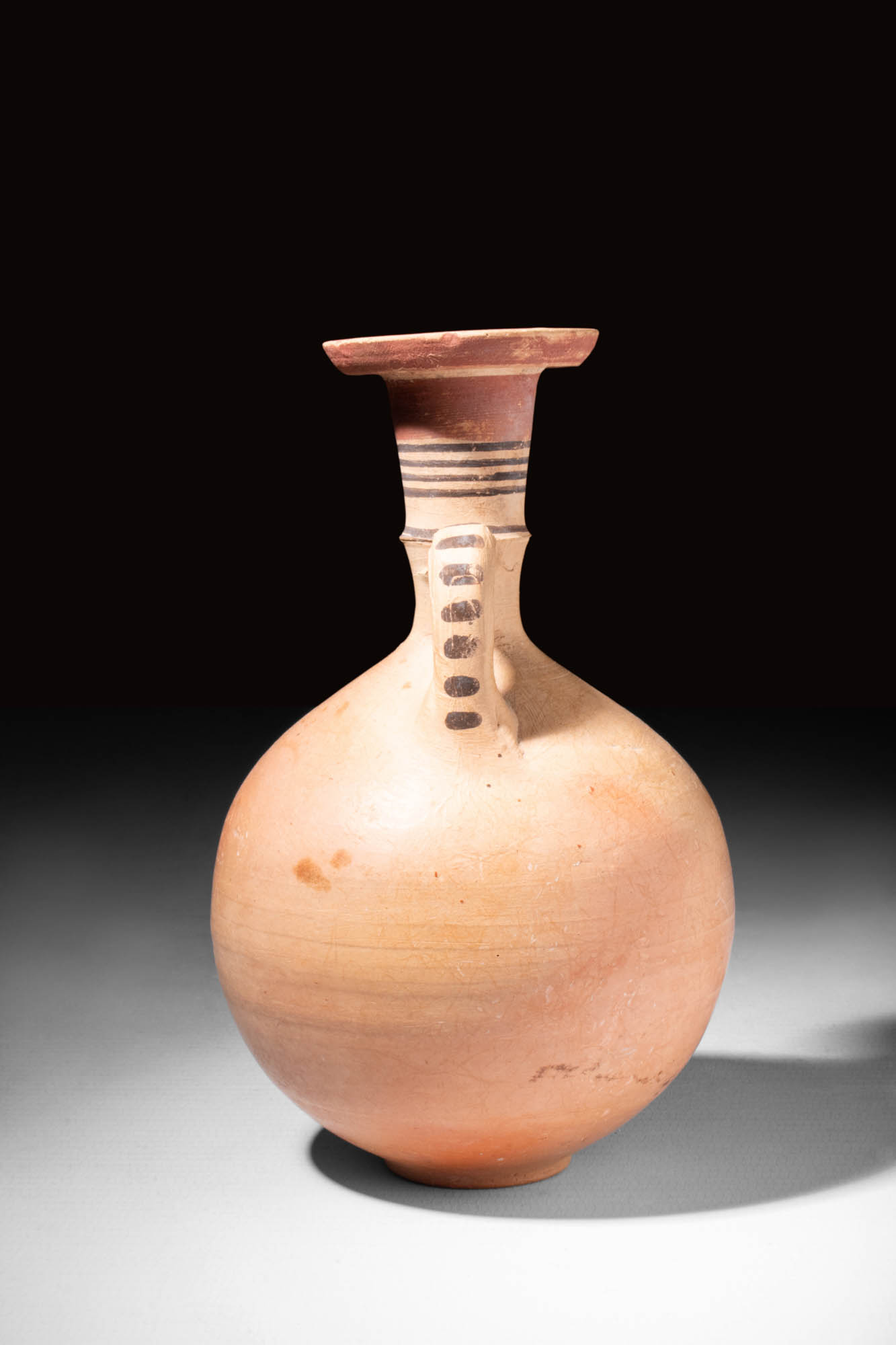 CYPRIOT BICHROME POTTERY JUG WITH CIRCLES - Image 4 of 6