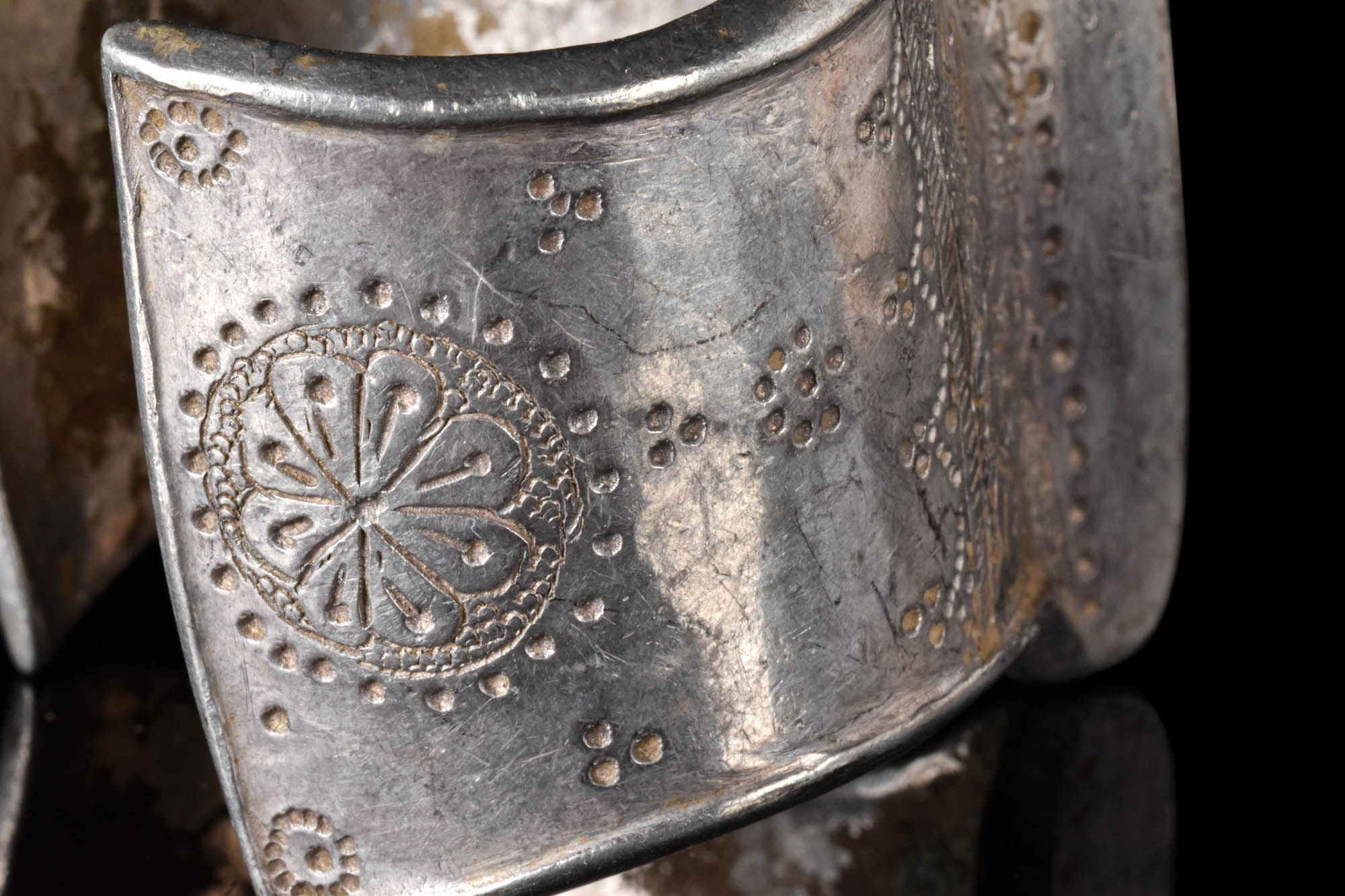 MEDIEVAL SELJUK SILVER HEAVY BRACELET - Image 5 of 5