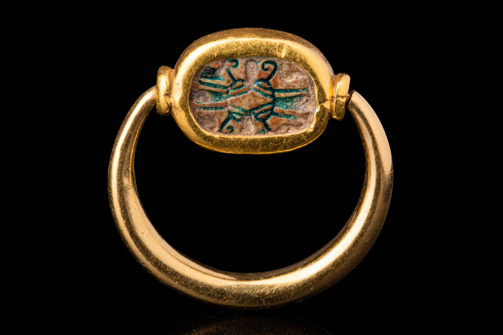 EGYPTIAN GREEN FAIENCE SCARAB IN GOLD RING - Image 2 of 6