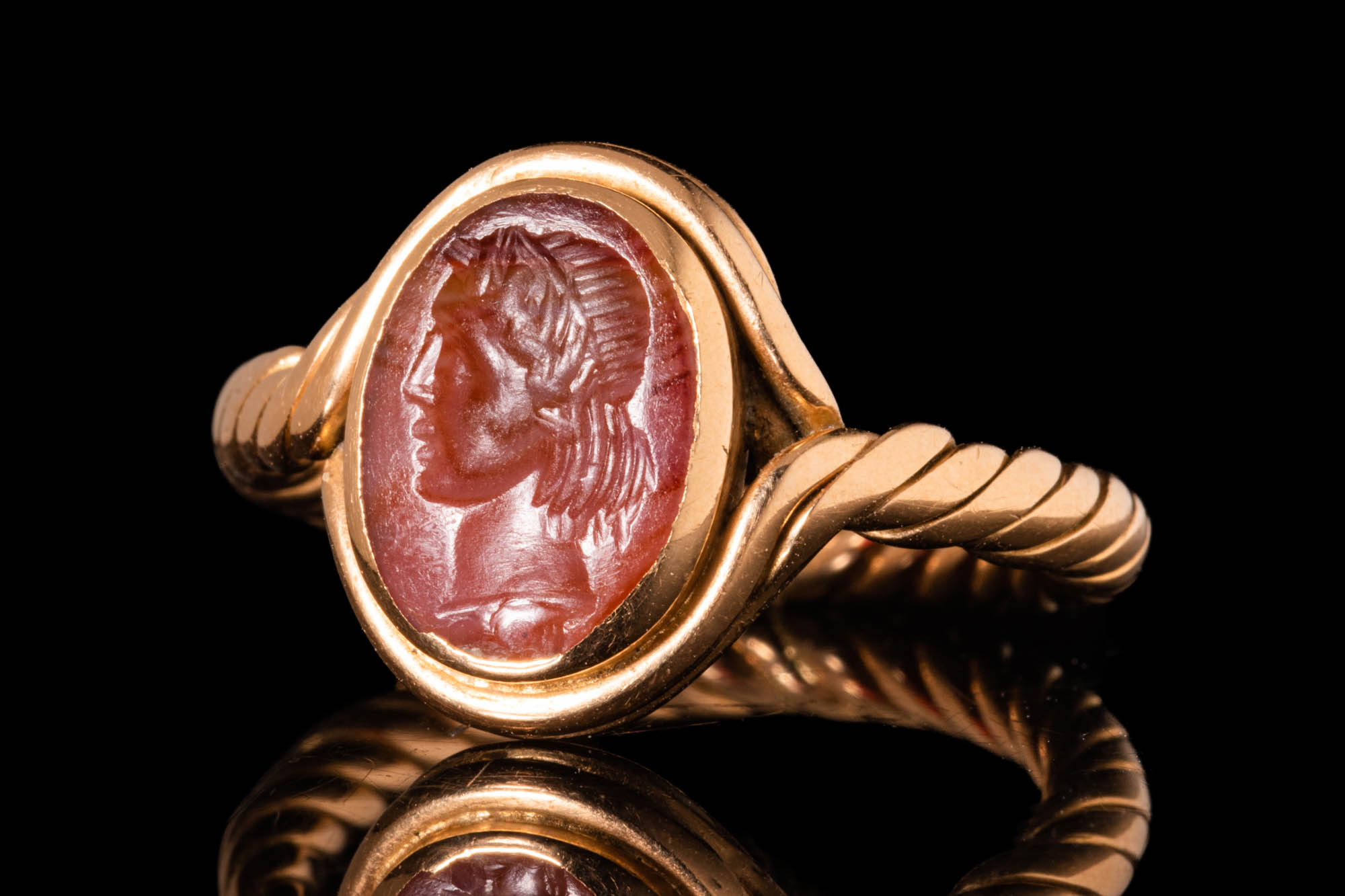 ROMAN CARNELIAN INTAGLIO DEPICTING ALEXANDER THE GREAT IN GOLD RING
