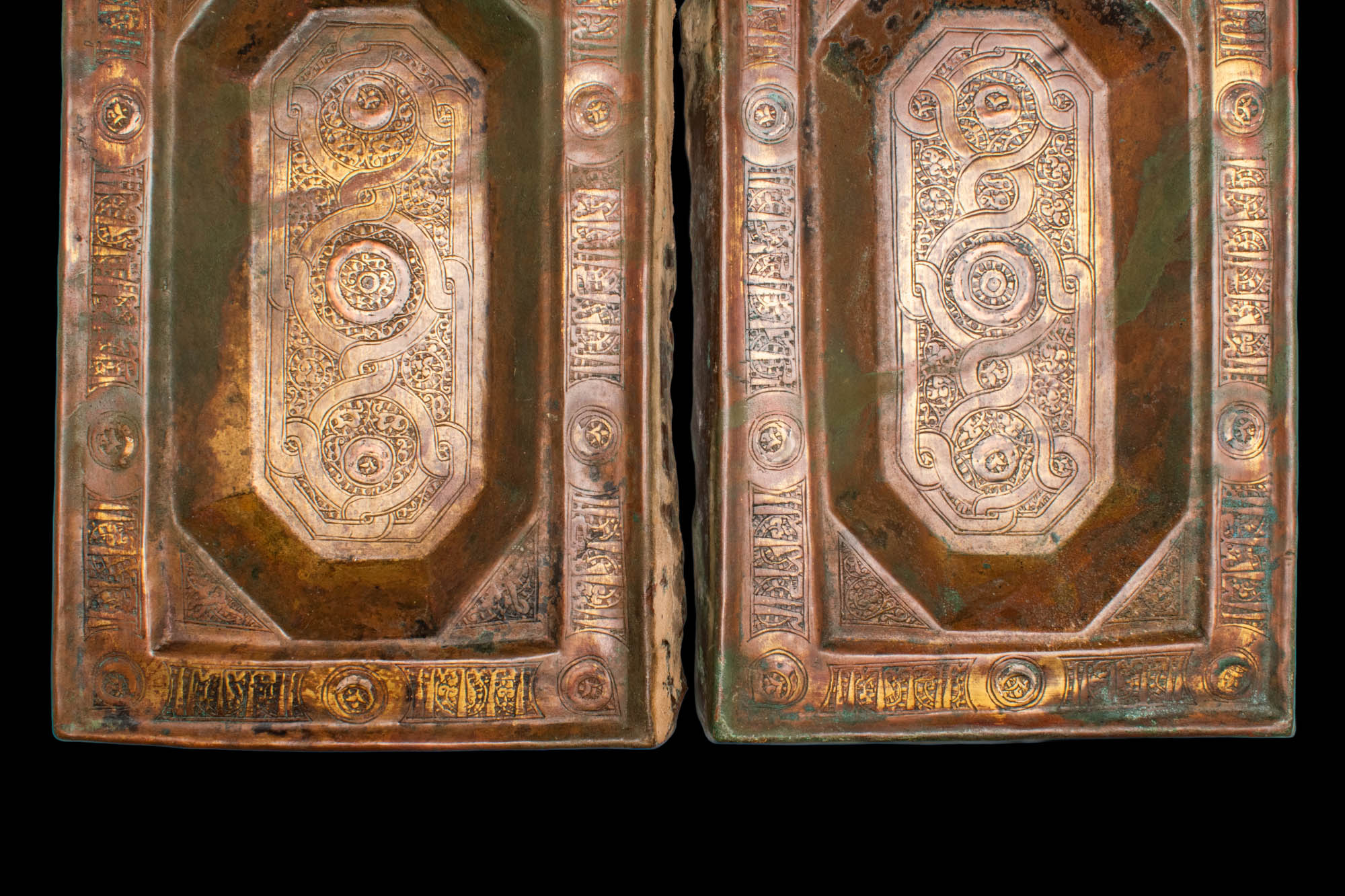 PAIR OF MEDIEVAL SELJUK RECTANGULAR TRAYS - Image 5 of 5