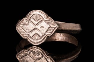 WESTERN EUROPEAN MEDIEVAL SILVER RING WITH SHIELD SHAPED BEZEL