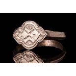 WESTERN EUROPEAN MEDIEVAL SILVER RING WITH SHIELD SHAPED BEZEL