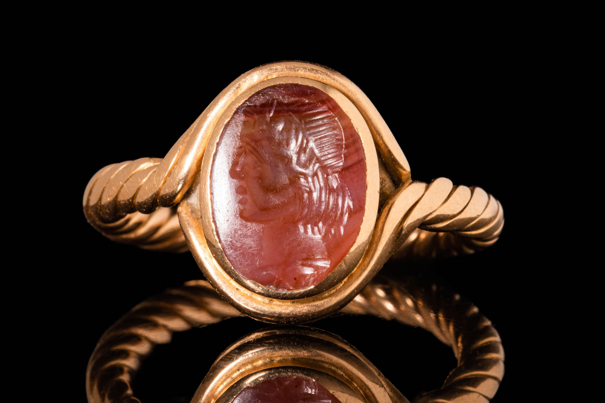 ROMAN CARNELIAN INTAGLIO DEPICTING ALEXANDER THE GREAT IN GOLD RING - Image 2 of 5