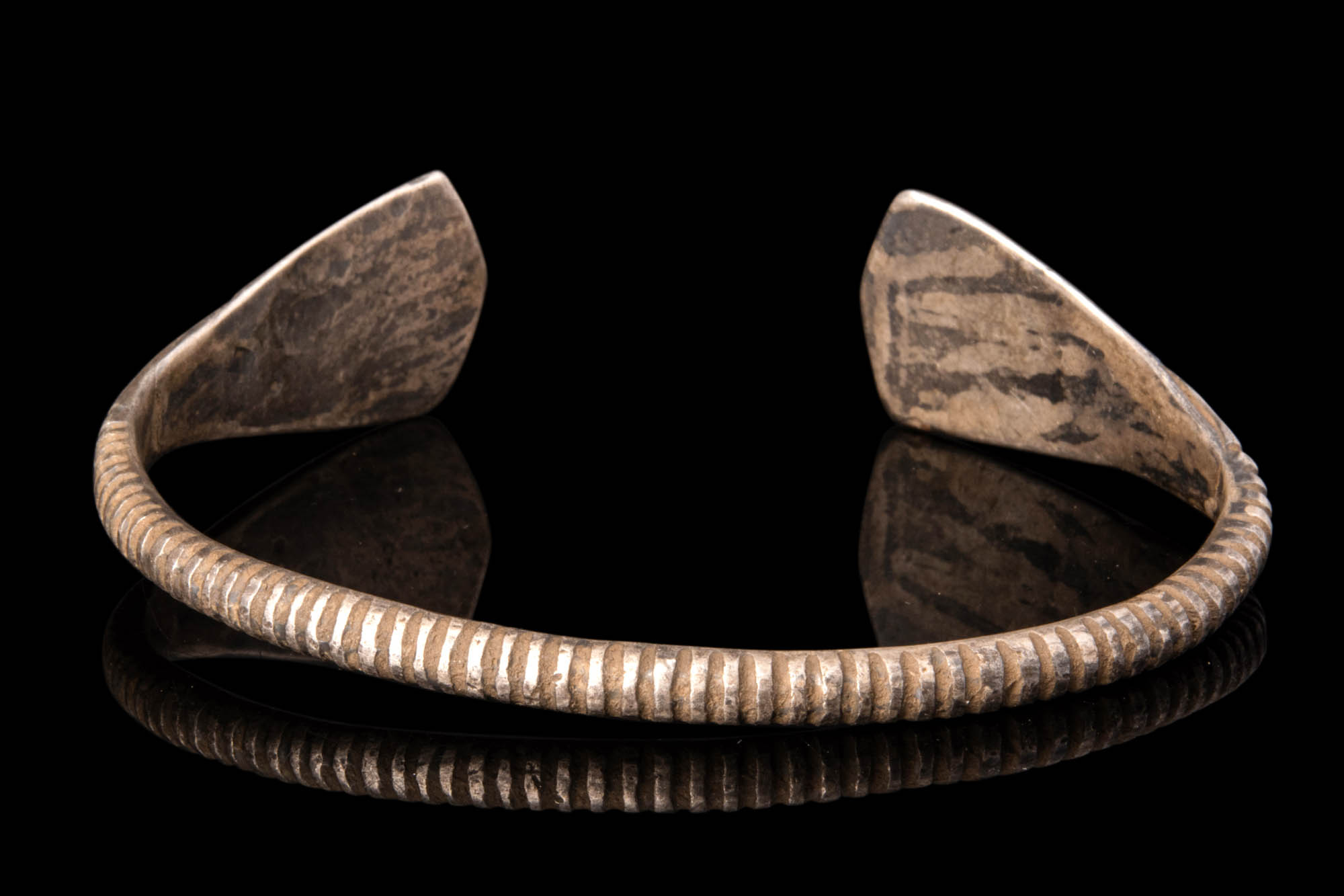 CELTIC SILVER SNAKE BRACELET - Image 5 of 5