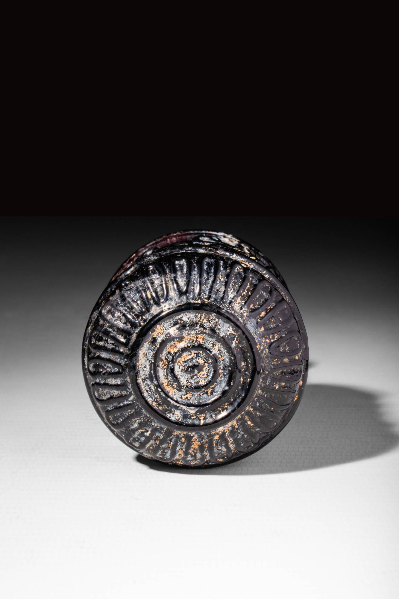 LATE ROMAN PURPLE GLASS BOTTLE DECORATED WITH MOULDED GEOMETRIC MOTIF - Image 4 of 5