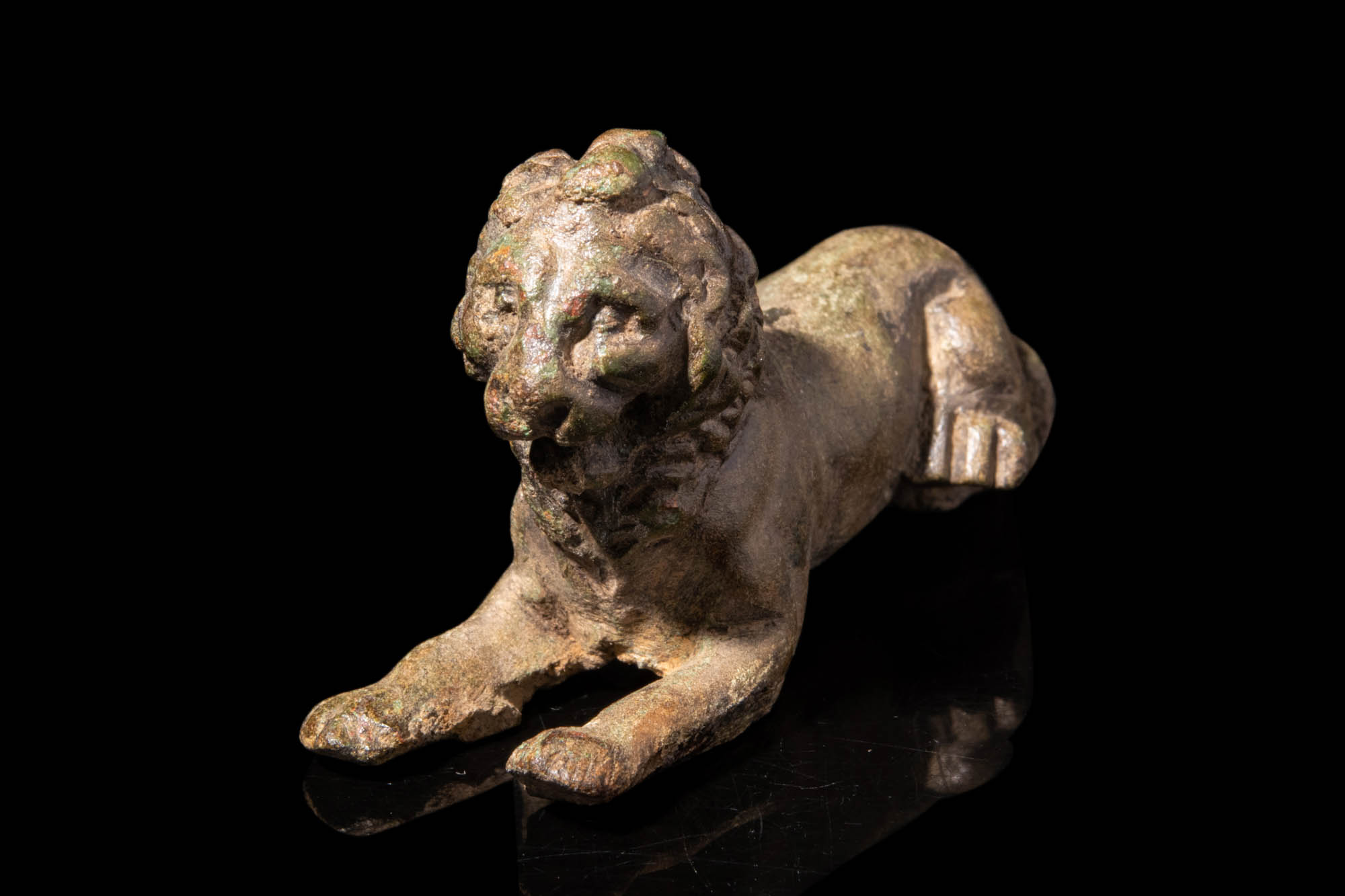 ROMAN BRONZE STATUETTE OF A RECUMBENT LION - Image 4 of 4