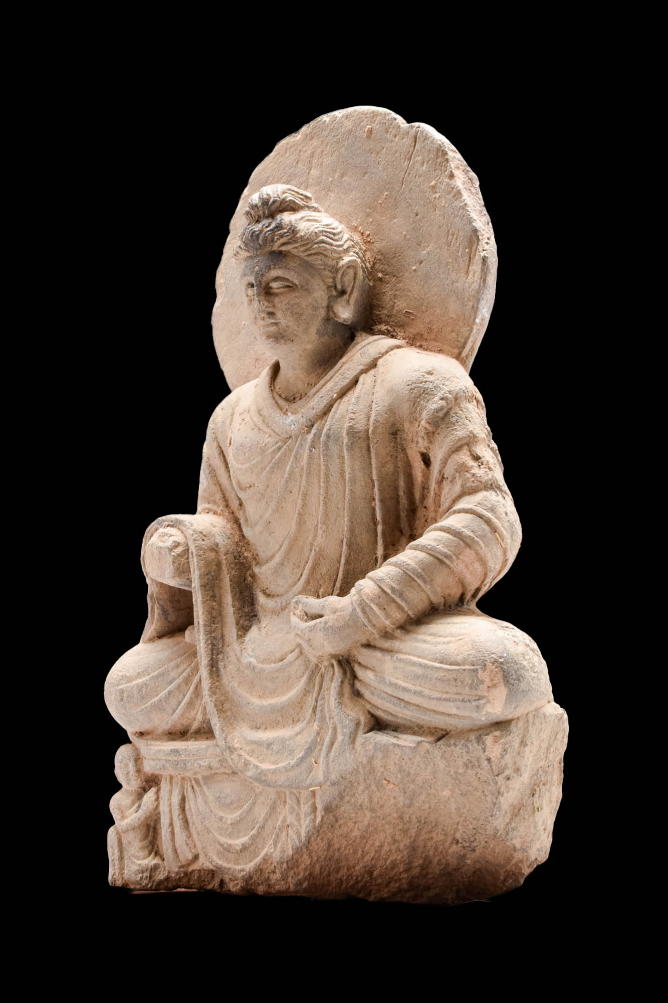 GANDHARAN GRAY SCHIST FIGURE OF A SEATED BUDDHA - Image 2 of 6