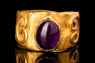 ROMAN GOLD RING WITH AMETHYST CABOCHON