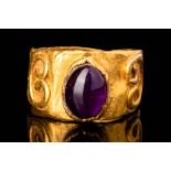 ROMAN GOLD RING WITH AMETHYST CABOCHON