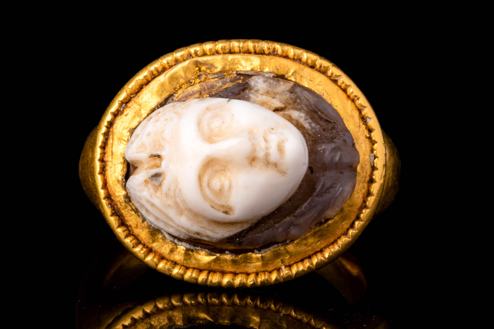 ROMAN GOLD RING WITH MEDUSA HEAD CAMEO - Image 4 of 7