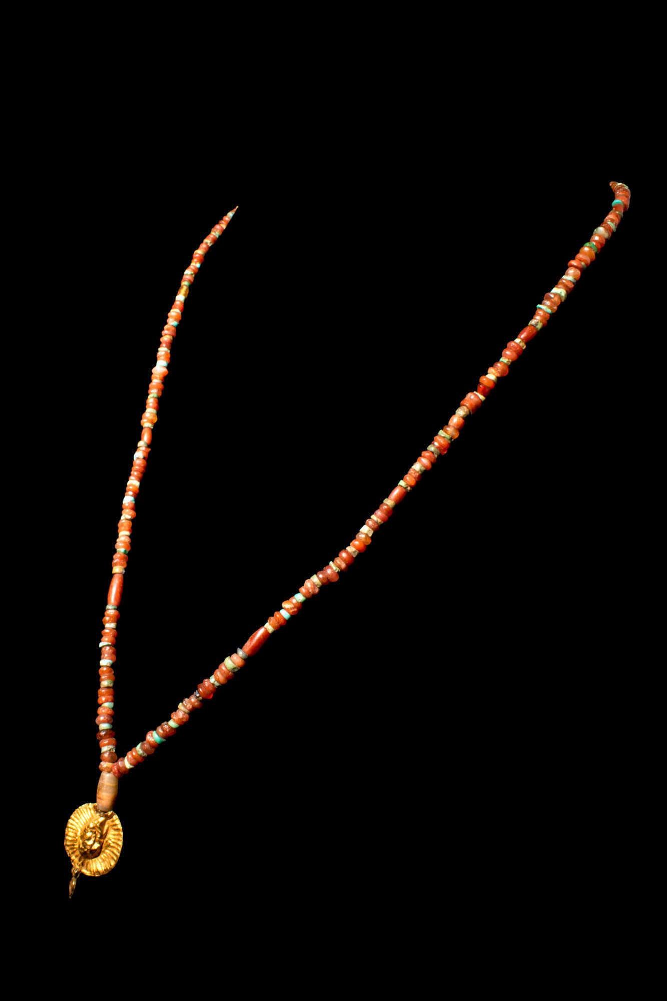 PTOLEMAIC PERIOD CARNELIAN NECKLACE WITH GOLD PENDANT - Image 4 of 8