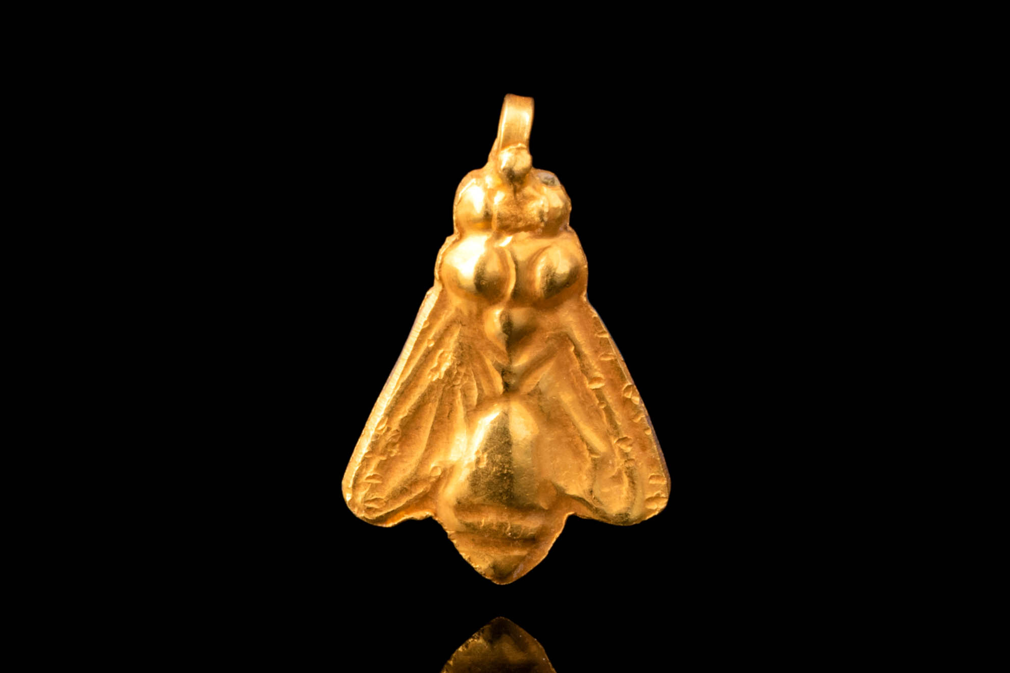 EGYPTIAN GOLD FLY PENDANT - Image 2 of 2