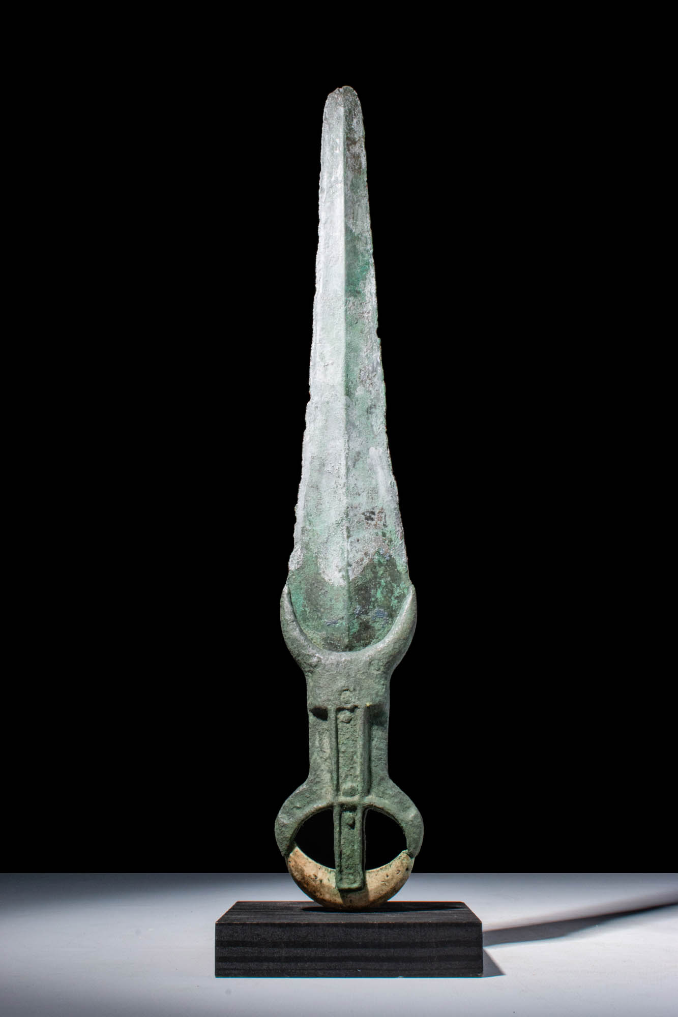 ANCIENT EGYPTIAN MIDDLE KINGDOM BRONZE OR COPPER ALLOY DAGGER - Image 2 of 2