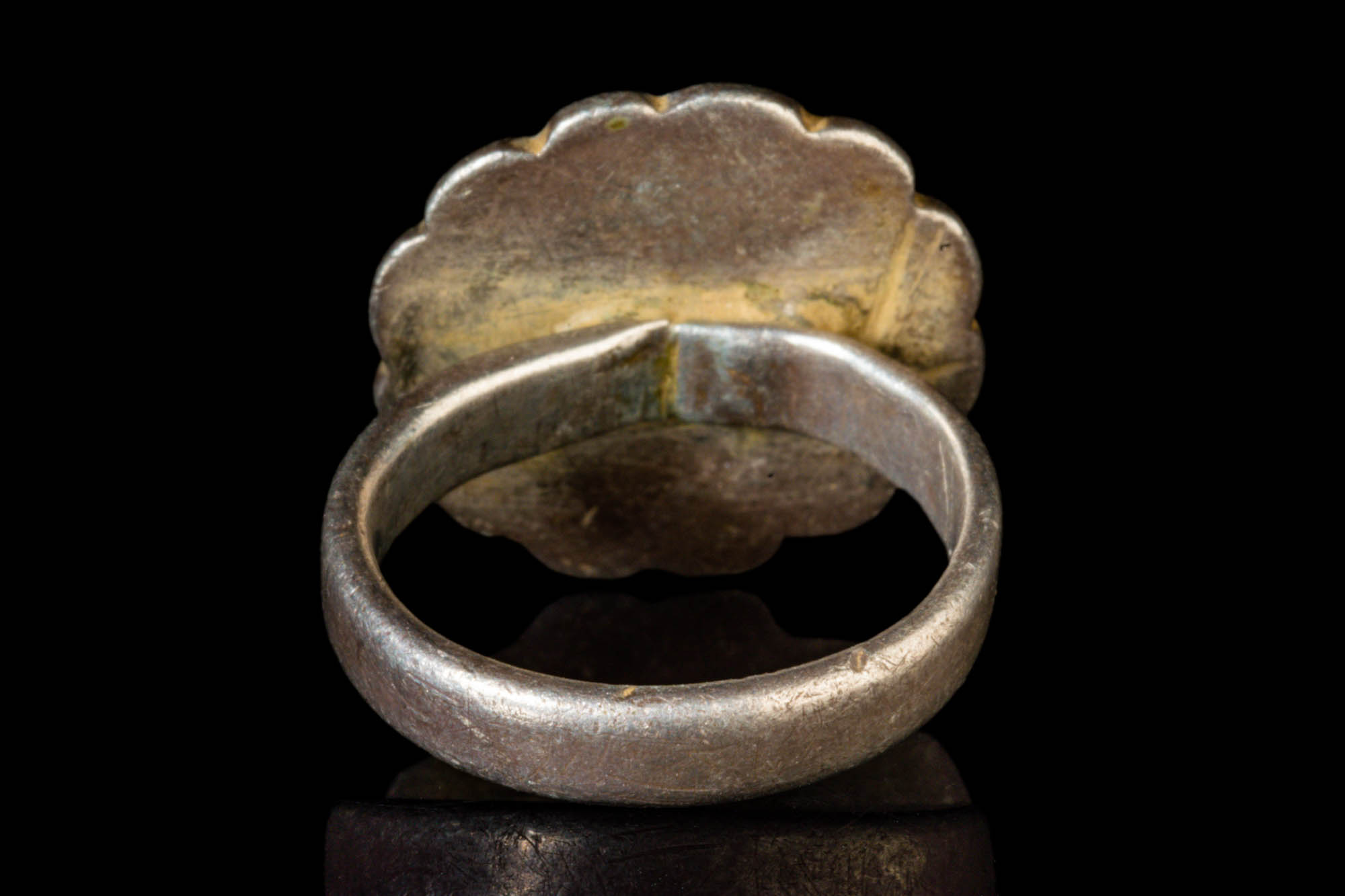 MEDIEVAL SILVER RING WITH FLORAL SHAPED BEZEL - Image 4 of 4