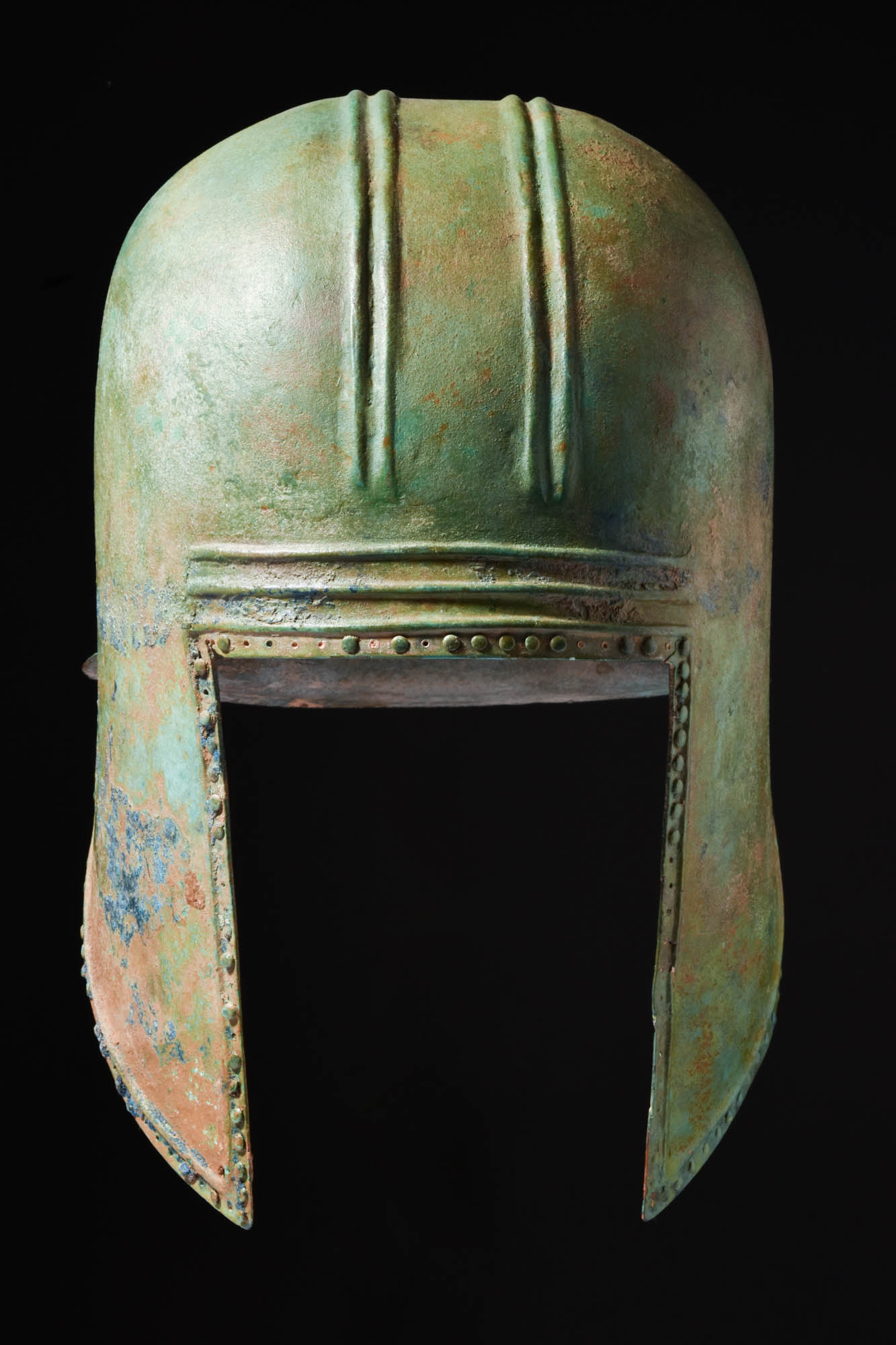 OUTSTANDING ANCIENT GREEK ILLYRIAN BRONZE HELMET