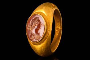 ROMAN GOLD FINGER RING WITH JASPER INTAGLIO DEPICTING A YOUNG WOMAN