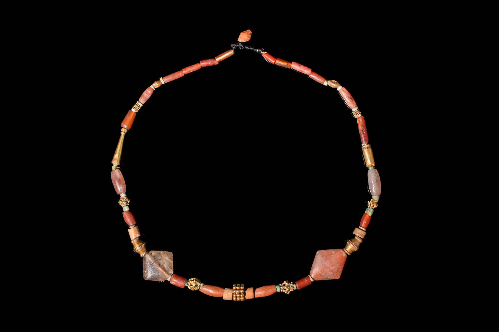 WESTERN ASIATIC CARNELIAN AND GOLD NECKLACE