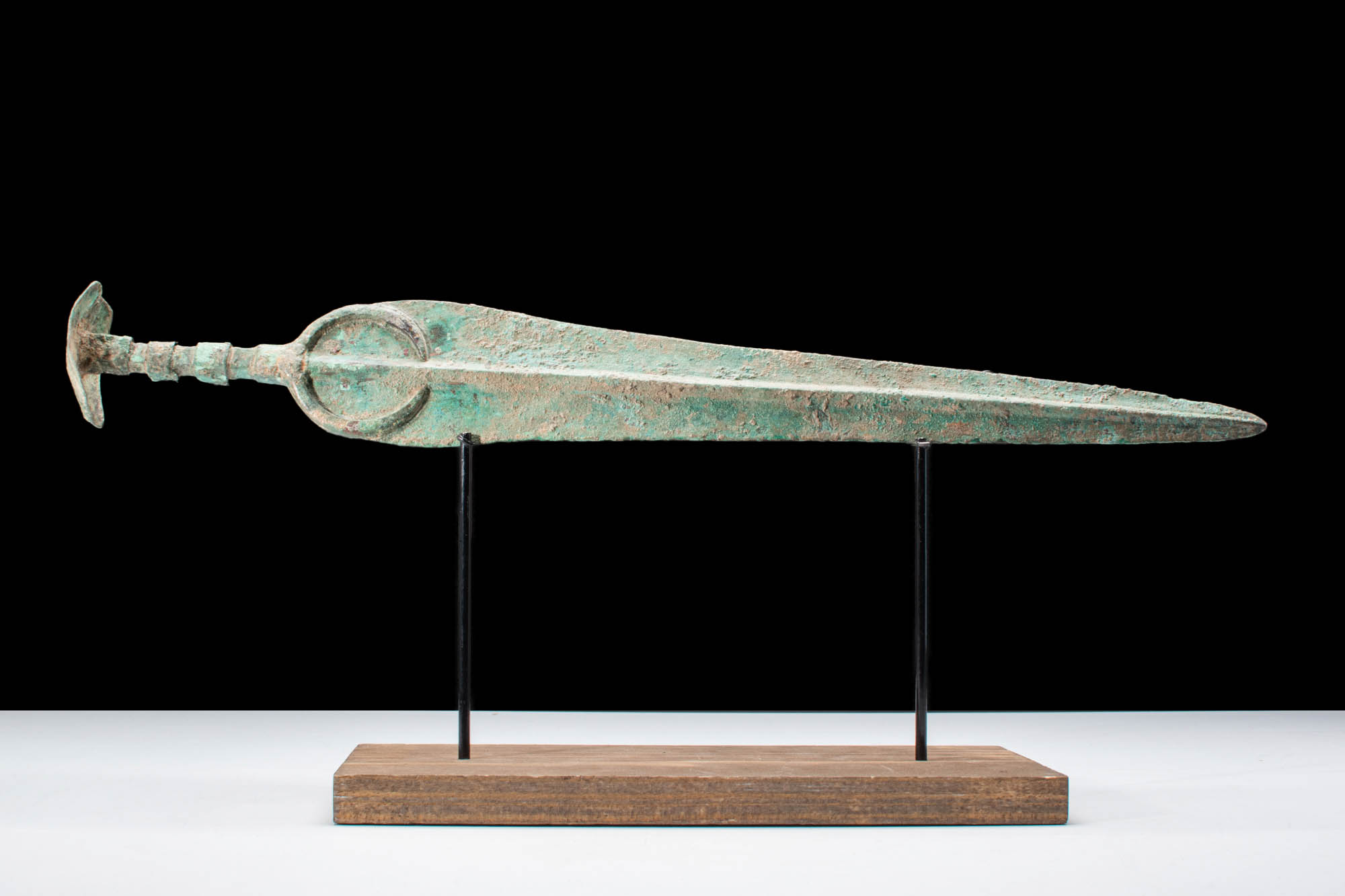 ANCIENT BRONZE SWORD WITH CRESCENTIC POMMEL - Image 2 of 4