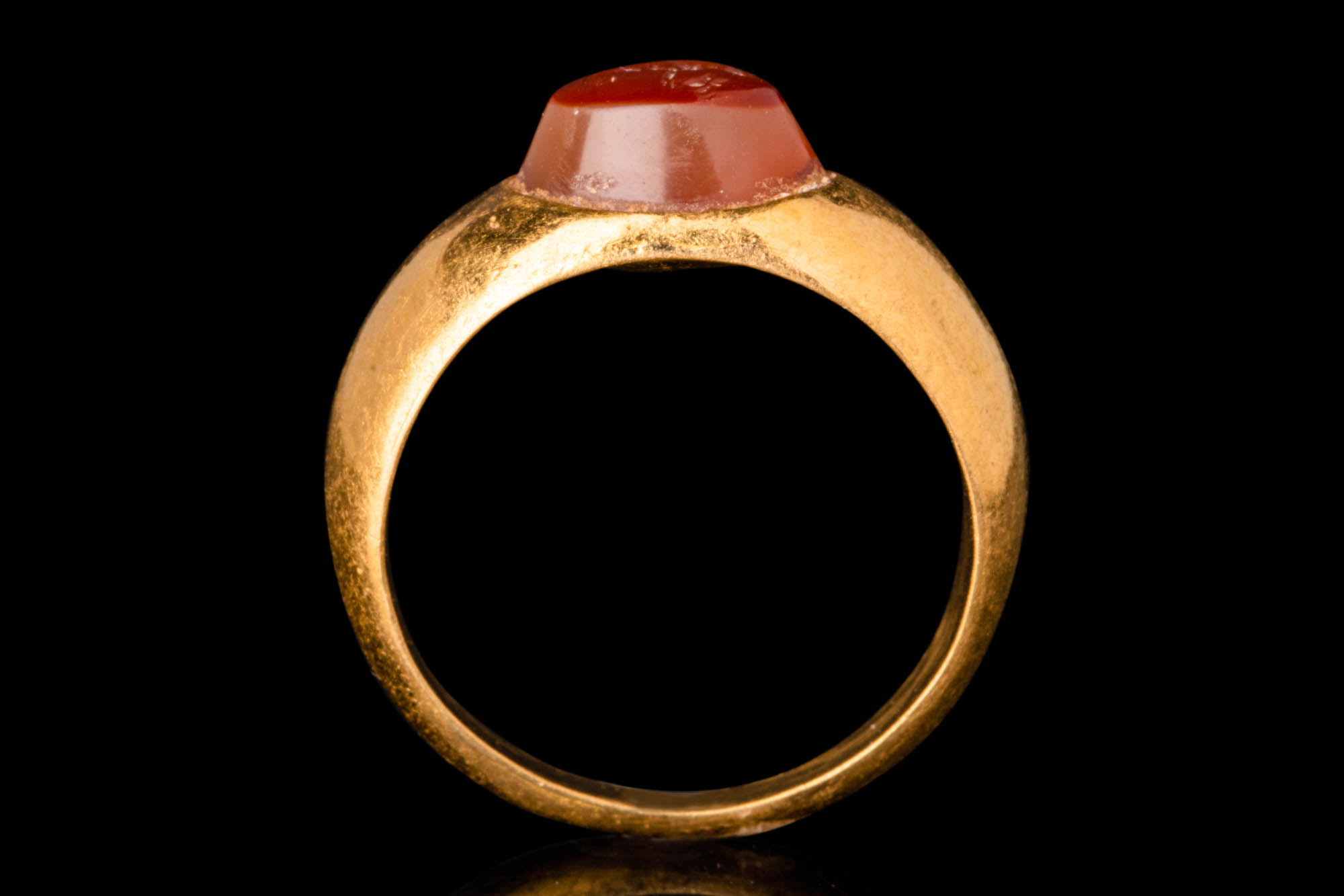 ROMAN GOLD FINGER RING WITH INTAGLIO - Image 5 of 5