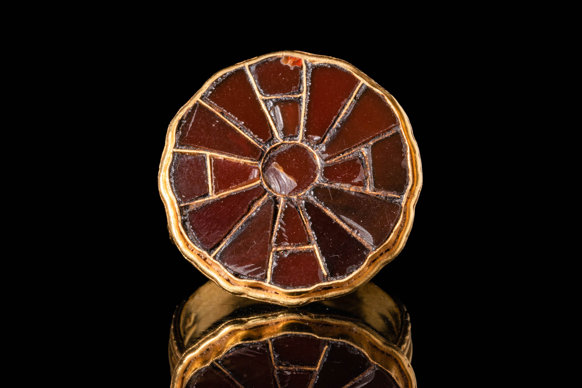 MEROVINGIAN GOLD RING WITH ROSETTE SHAPED BEZEL - Image 2 of 5