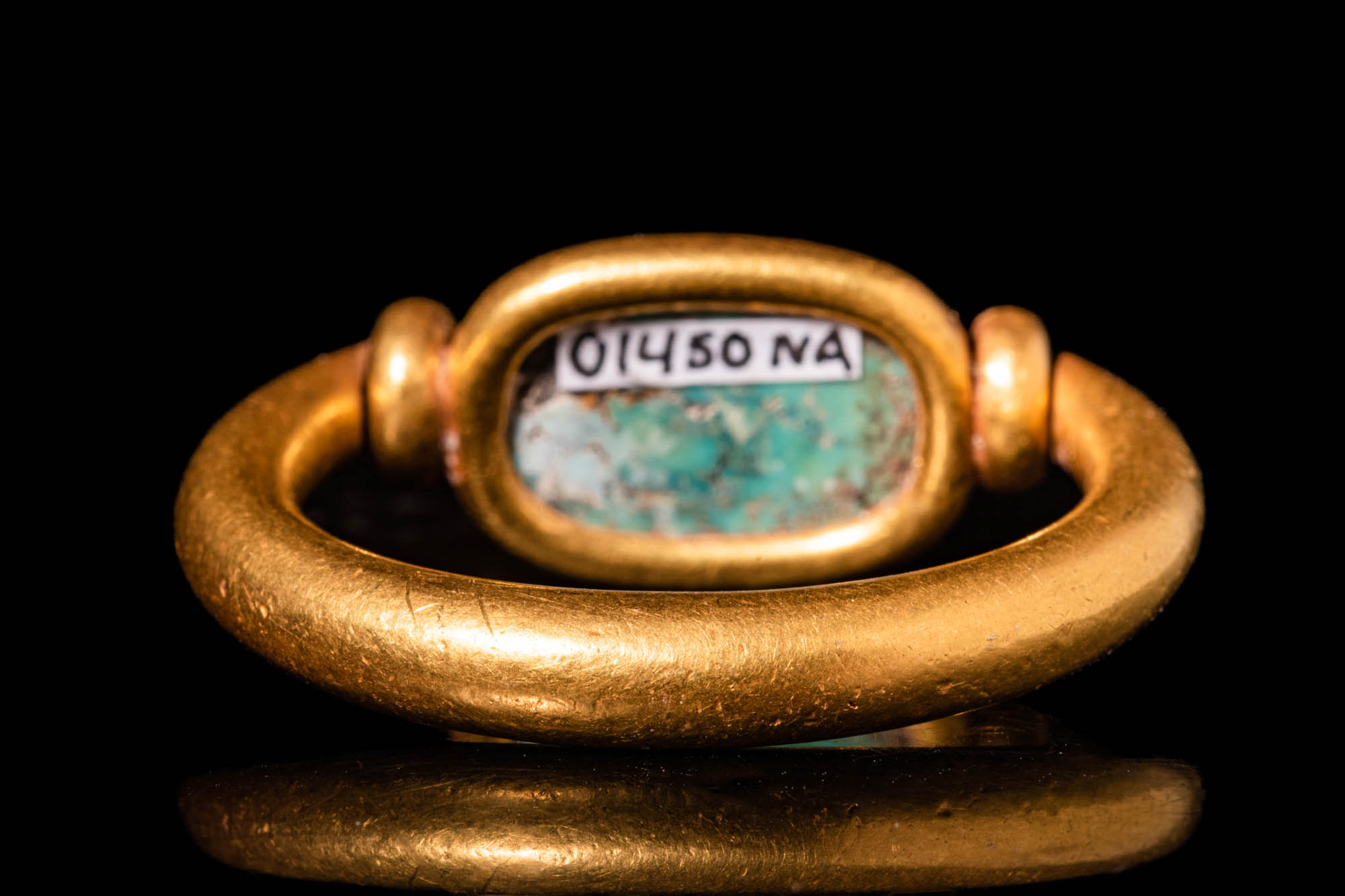 EGYPTIAN GOLD FINGER RING WITH TURQUOISE BEZEL - Image 4 of 5