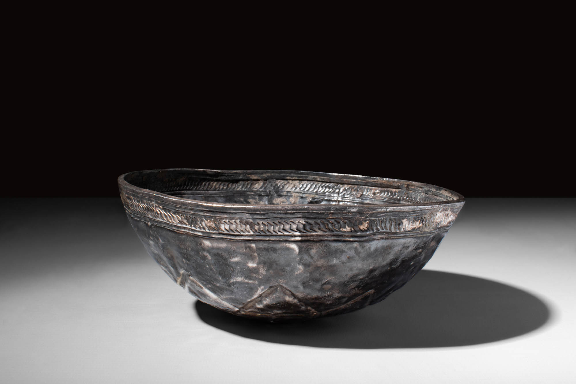 SASANIAN SILVER BOWL DECORATED WITH A GEOMETRIC STAR - Image 2 of 3