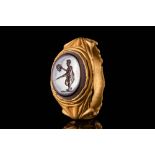 ROMAN GOLD RING WITH AGATE INTAGLIO DEPICTING PERSEUS