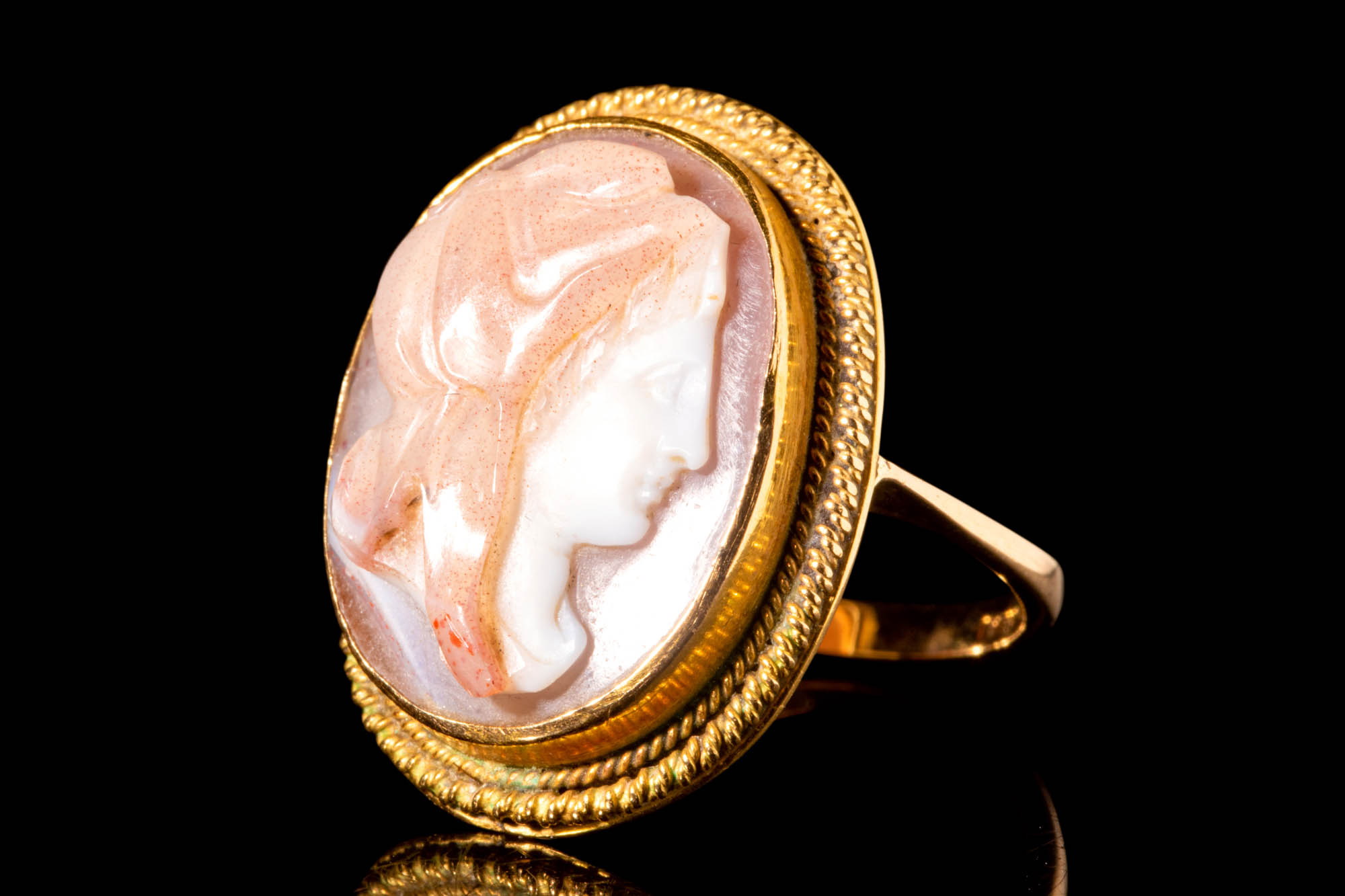 NEO-CLASSICAL CAMEO IN GOLD RING DEPICTING A VEILED WOMAN - Bild 2 aus 5