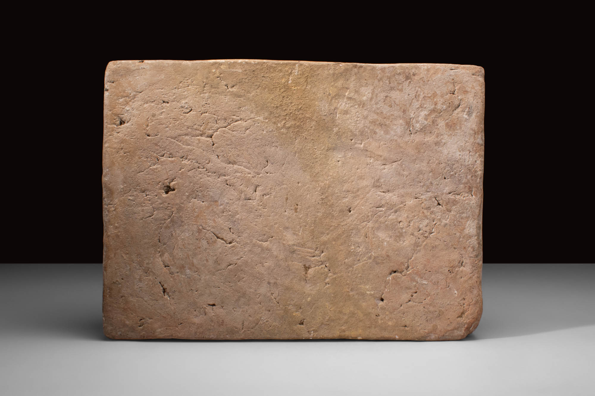 MEDIEVAL ABBASID STONE FRAGMENT WITH KUFIC INSCRIPTION - Image 3 of 3