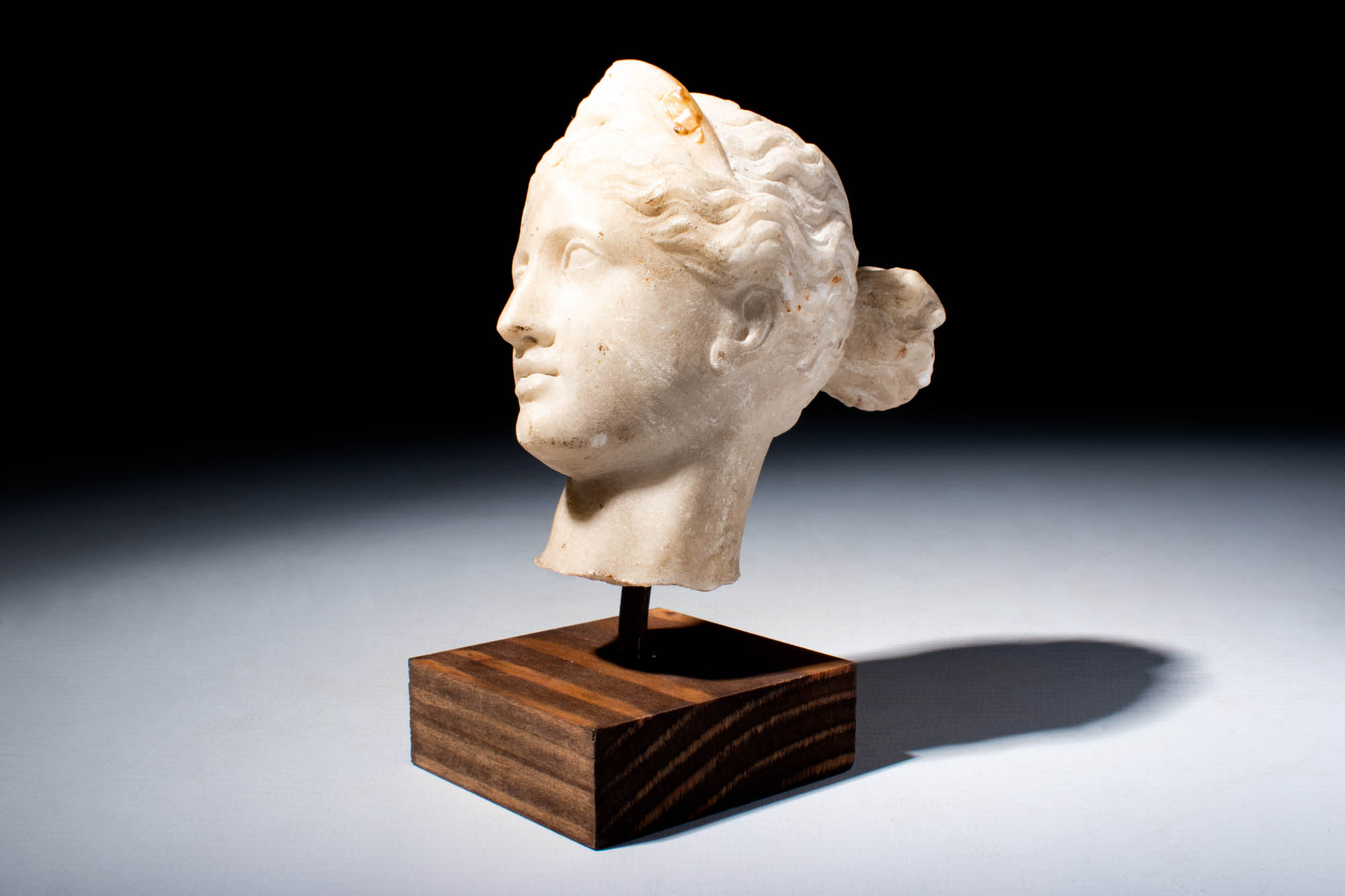 ROMAN MARBLE GODDESS HEAD OF VENUS - Image 3 of 4