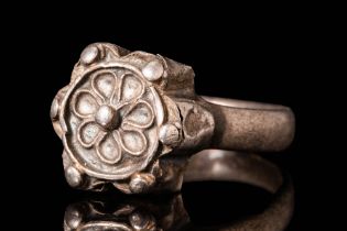 BYZANTINE SOLID SILVER FINGER RING WITH BEZEL FLOWER SHAPED