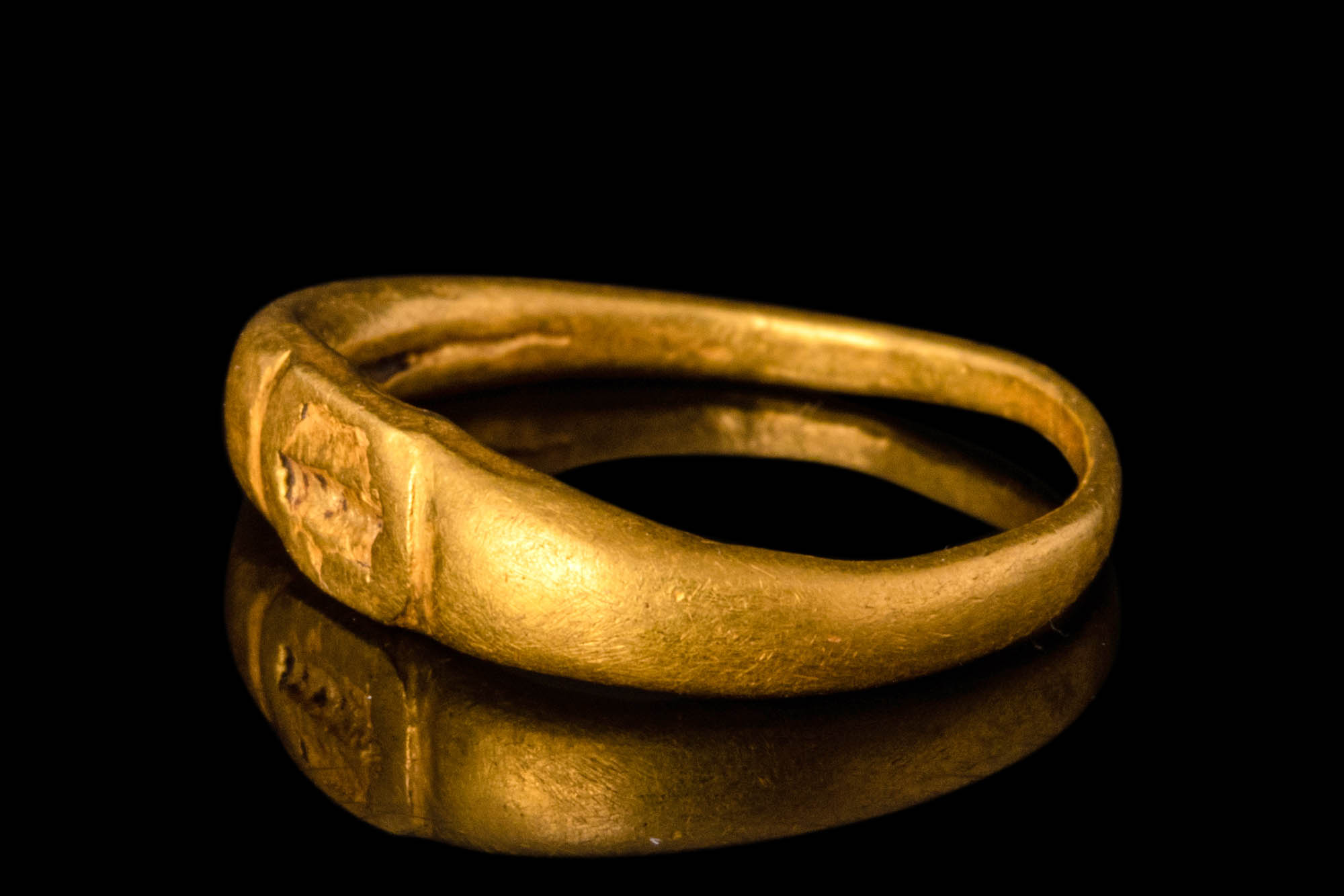 ROMAN GOLD FINGER RING - Image 3 of 6