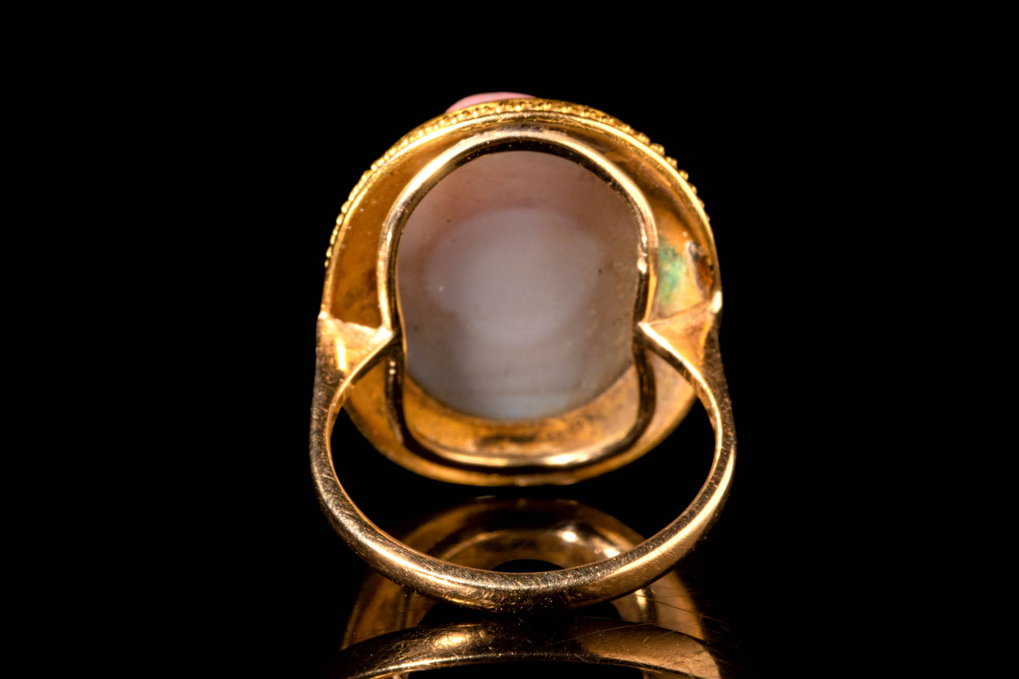 NEO-CLASSICAL CAMEO IN GOLD RING DEPICTING A VEILED WOMAN - Image 4 of 5