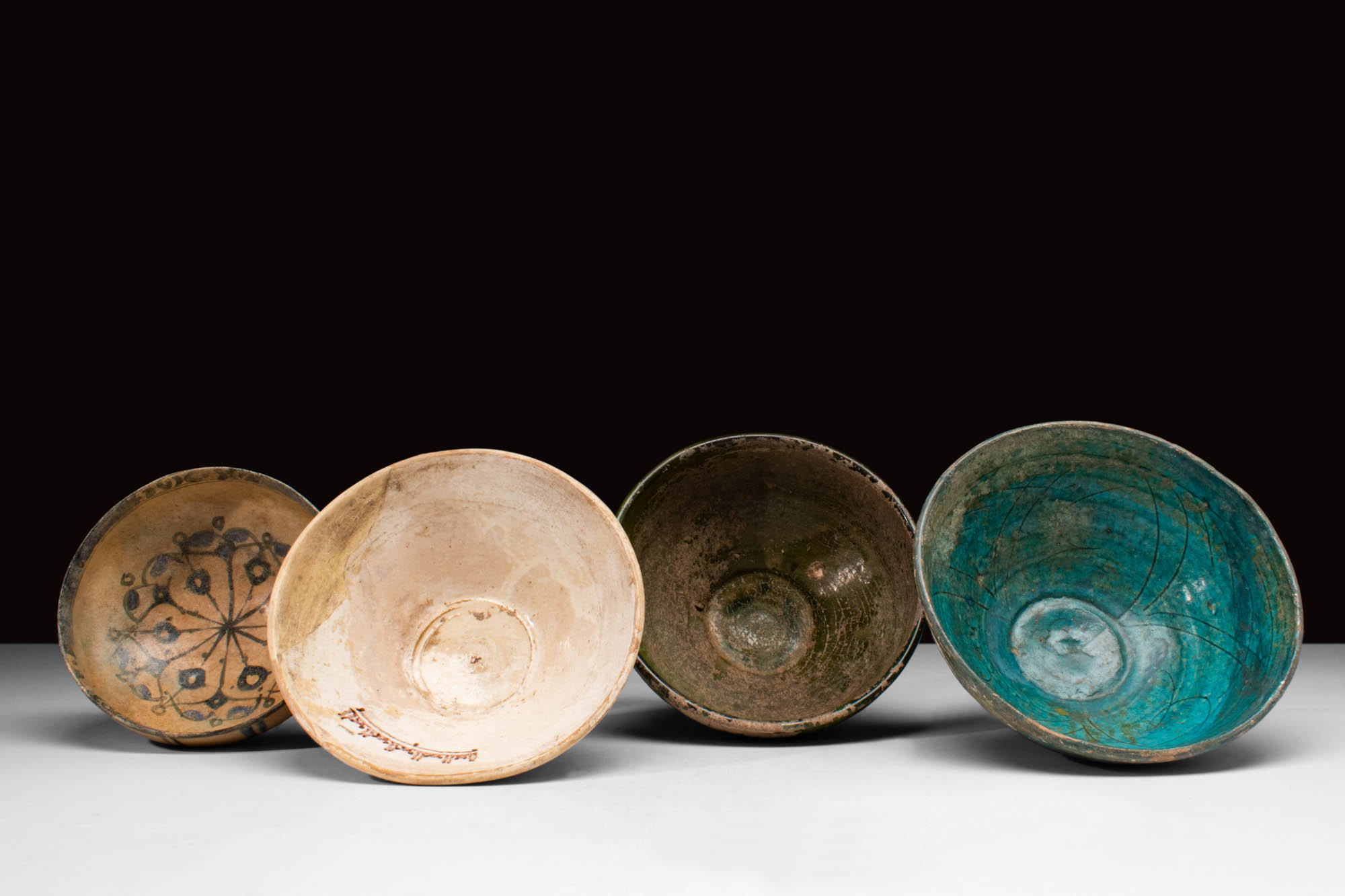 FOUR MEDIEVAL FATIMID GLAZED VESSELS - Image 2 of 5