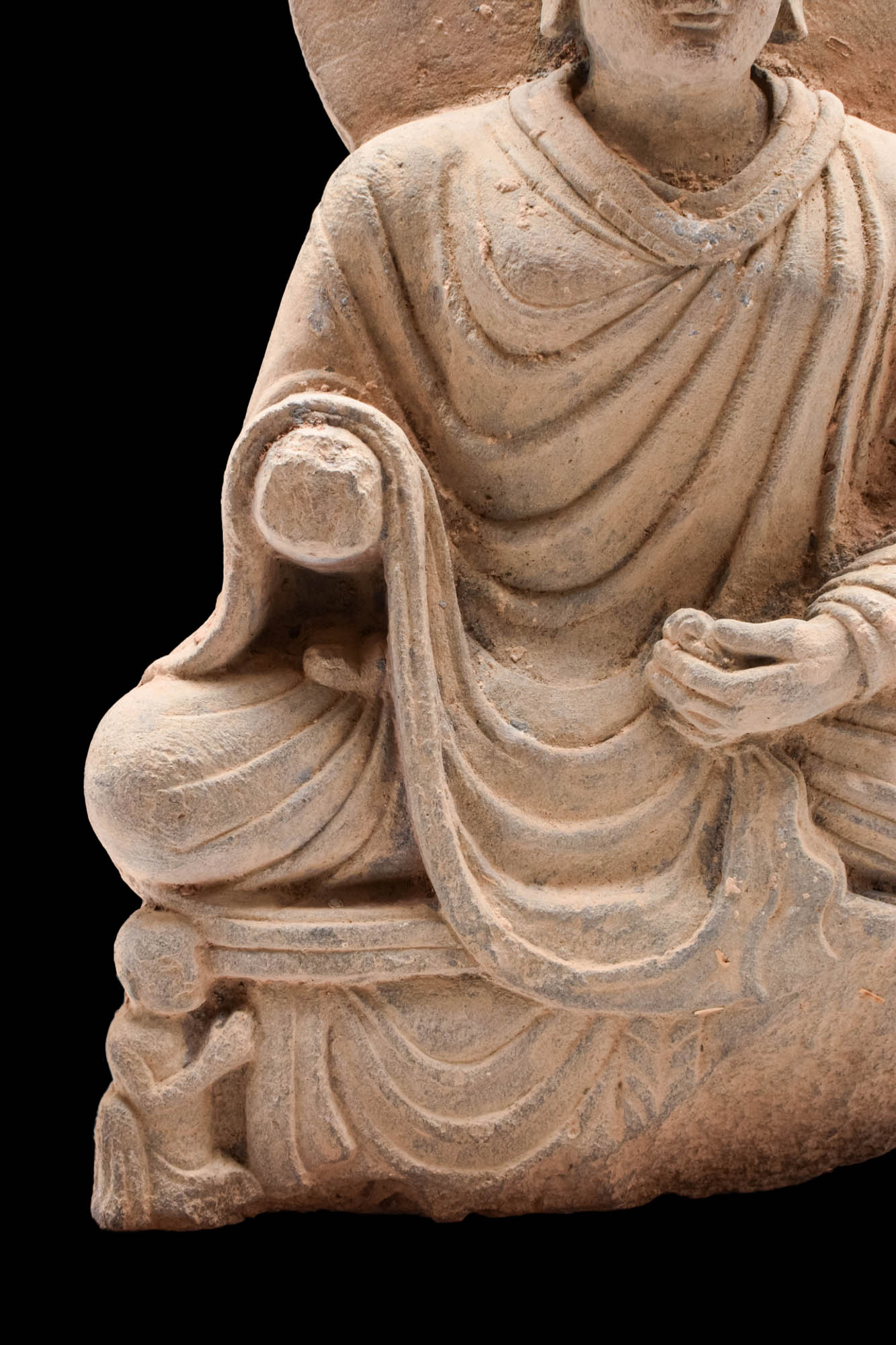 GANDHARAN GRAY SCHIST FIGURE OF A SEATED BUDDHA - Image 5 of 6