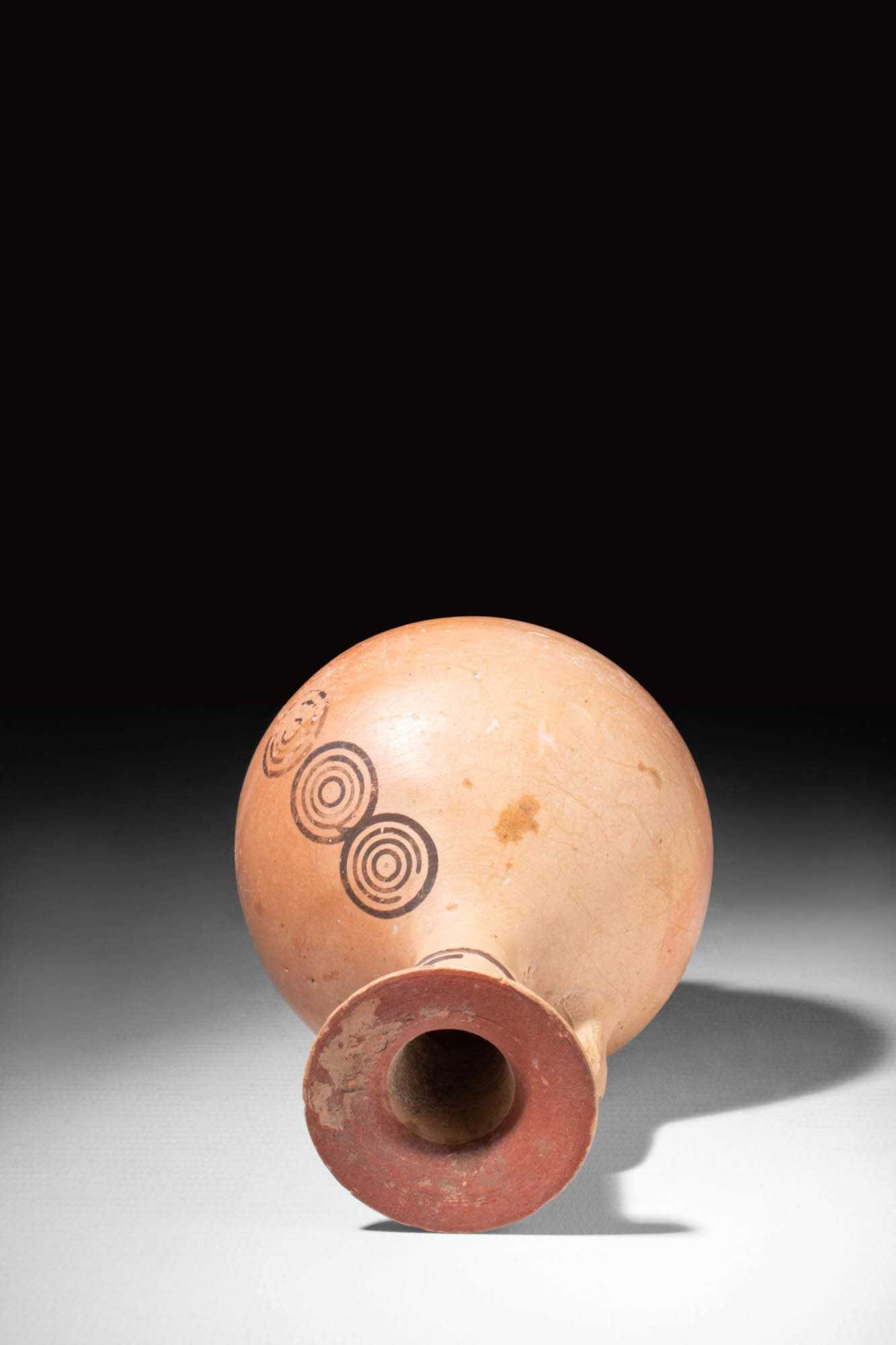 CYPRIOT BICHROME POTTERY JUG WITH CIRCLES - Image 5 of 6