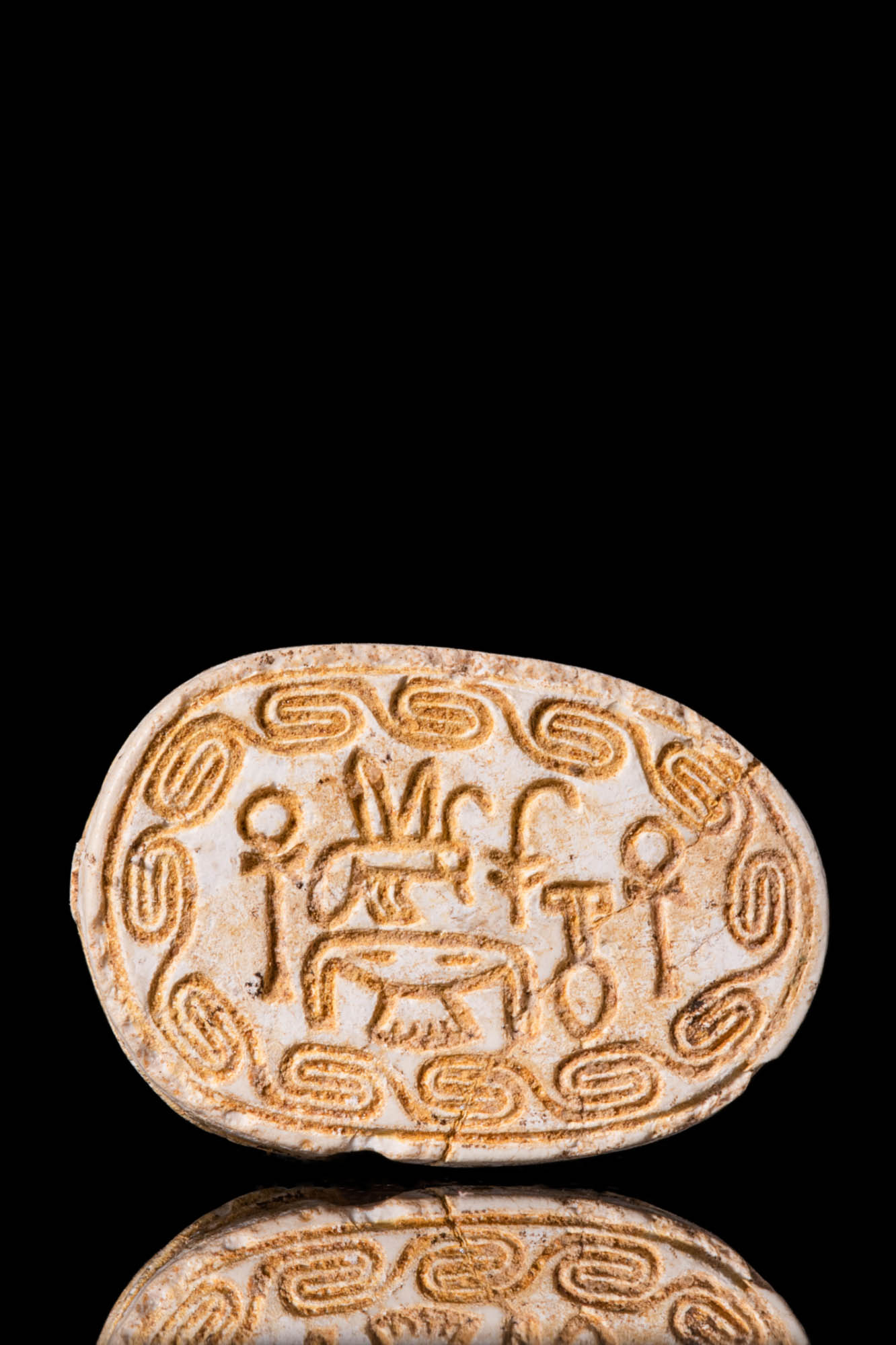 EGYPTIAN STEATITE SCARAB WITH DEPICTION OF A BEE - Image 2 of 4