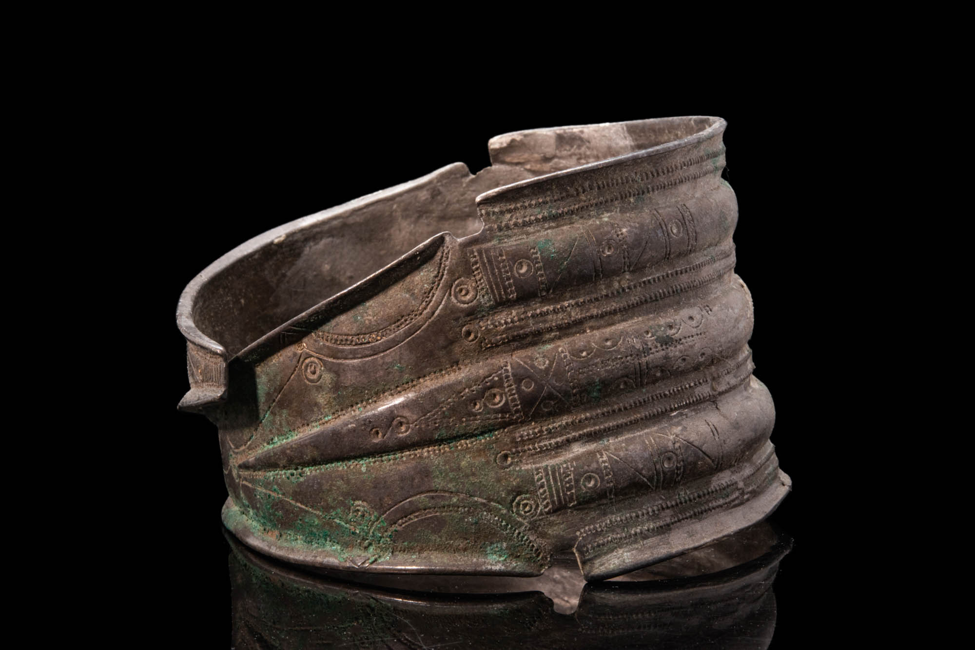 IRON AGE CELTIC DECORATED SILVER BRACELET - Image 5 of 5