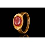 ROMAN GOLD RING WITH INTAGLIO DEPICTING GODDESS “FORTUNA”