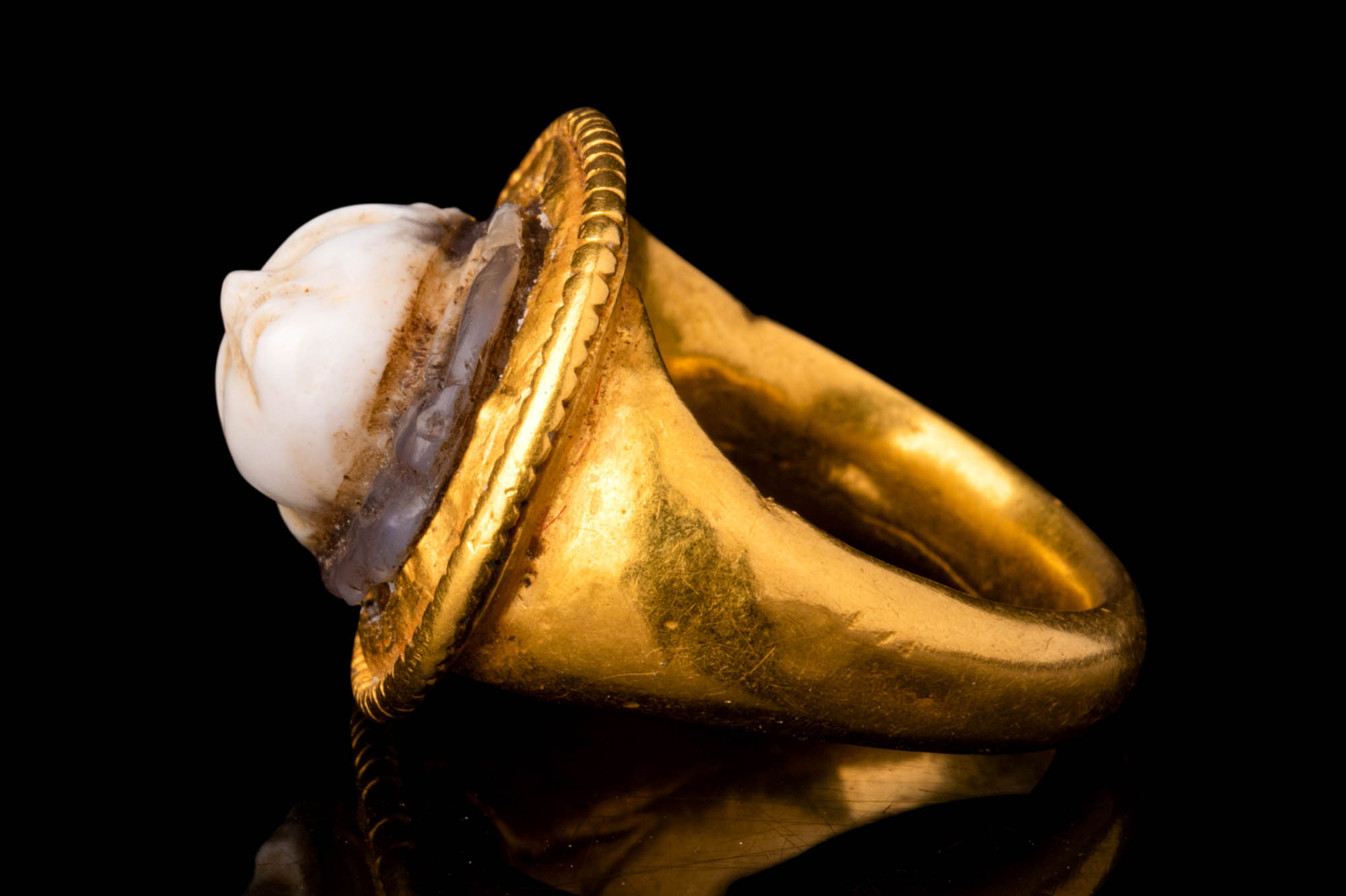 ROMAN GOLD RING WITH MEDUSA HEAD CAMEO - Image 6 of 7