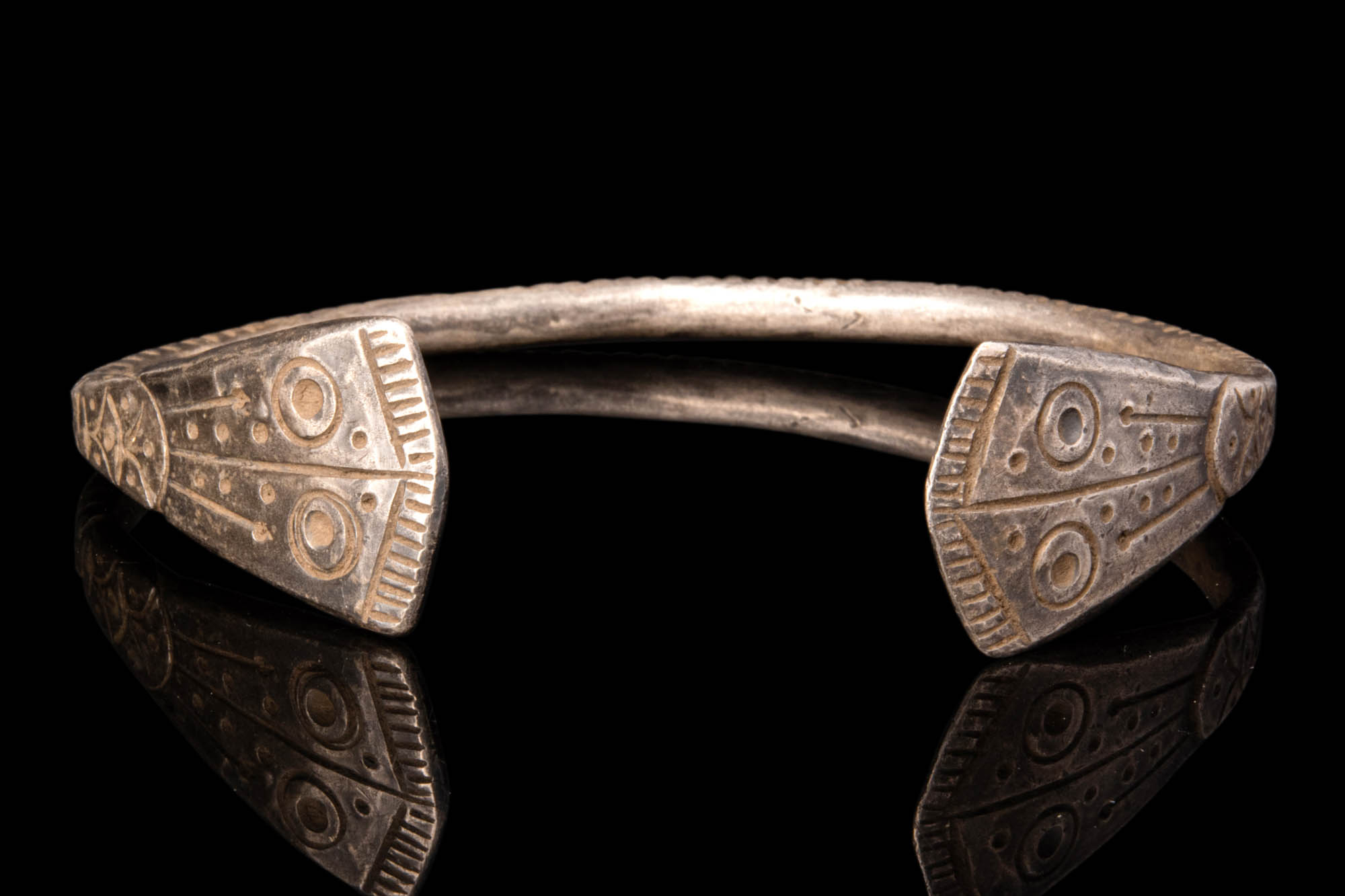 CELTIC SILVER SNAKE BRACELET - Image 2 of 5