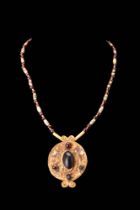 HELLENISTIC GOLD PENDANT AND NECKLACE