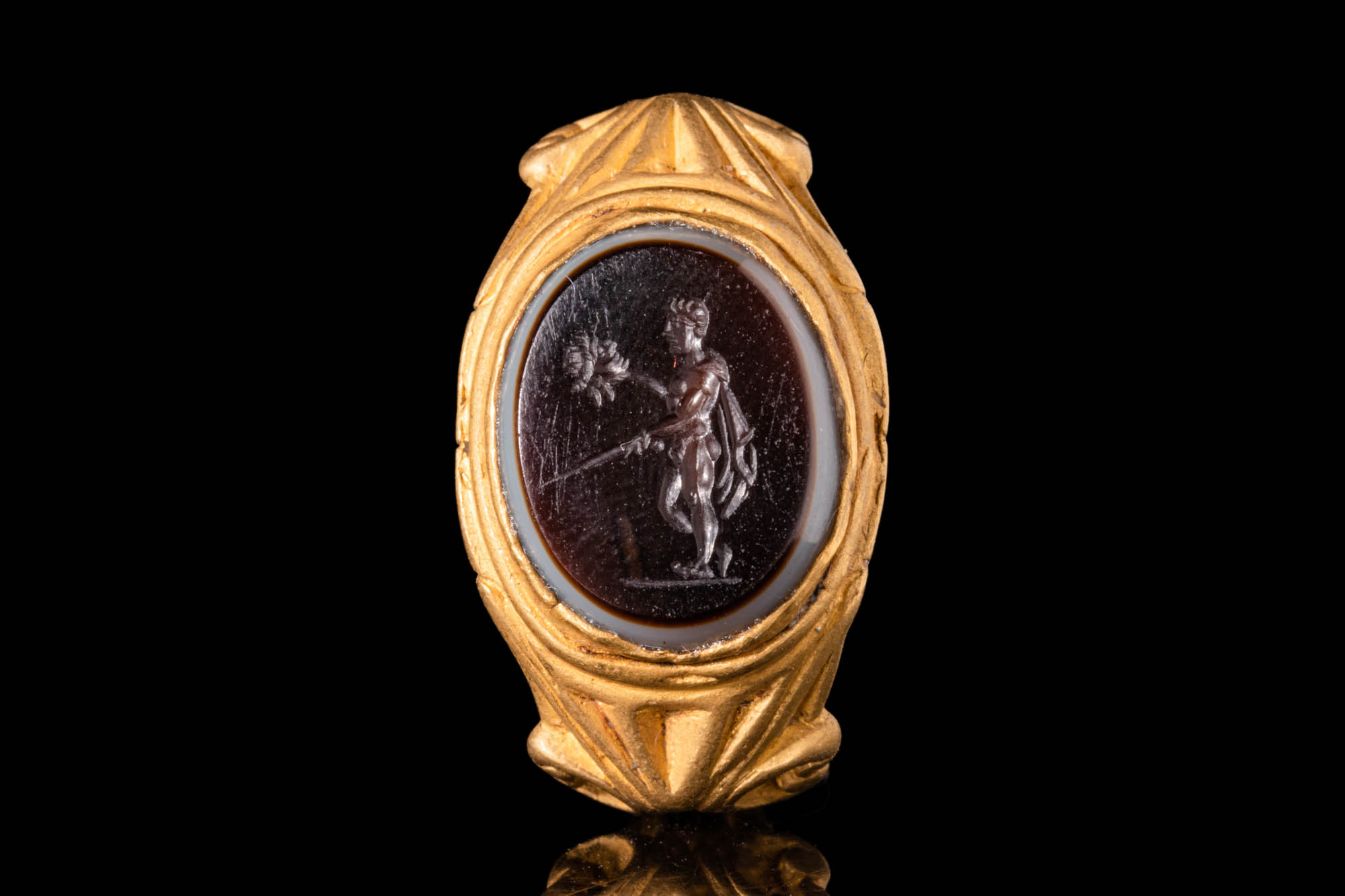 ROMAN GOLD RING WITH AGATE INTAGLIO DEPICTING PERSEUS - Image 2 of 5
