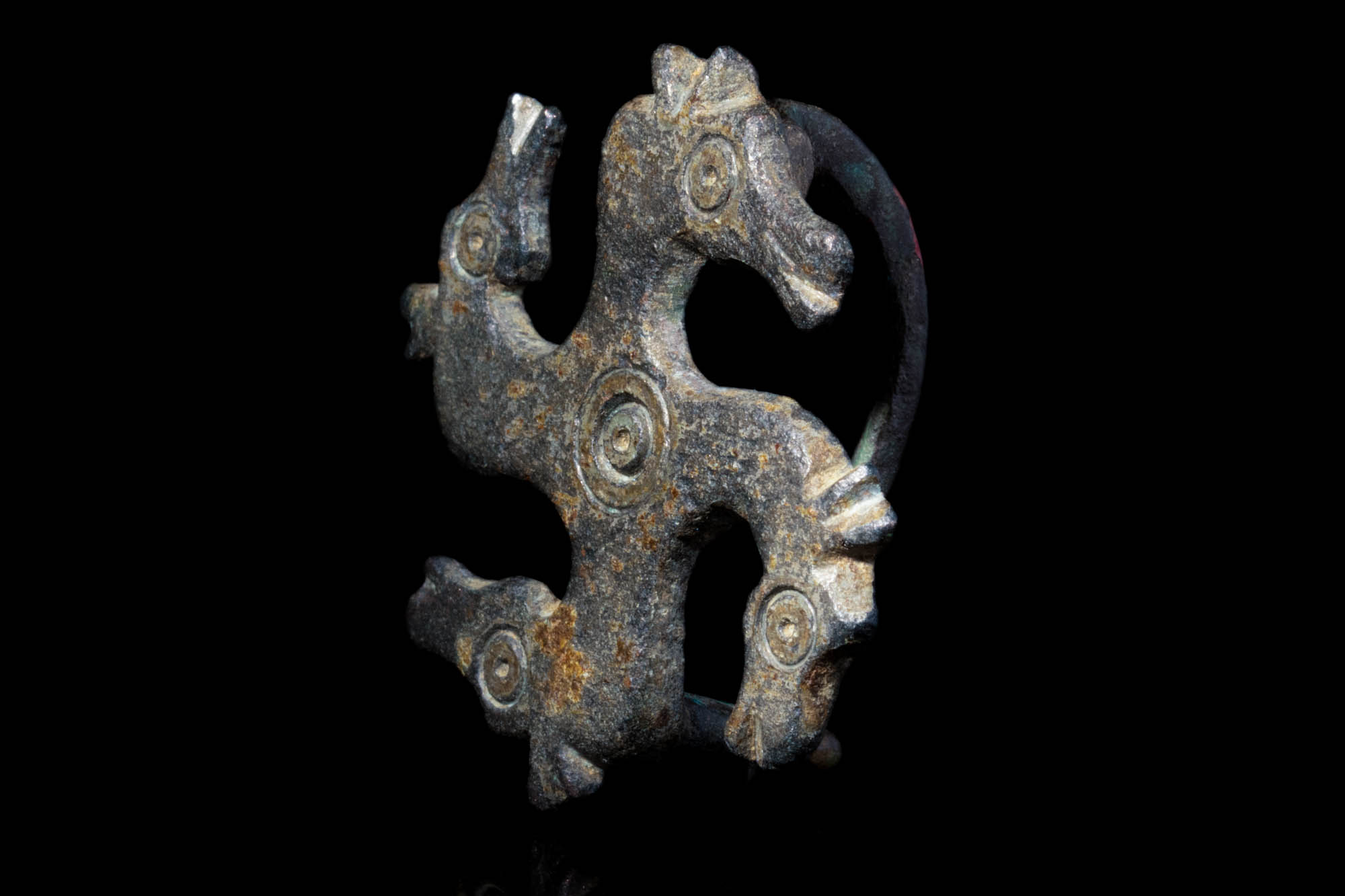 ROMAN BRONZE SWASTIKA HORSE HEAD BROOCH - Image 2 of 3